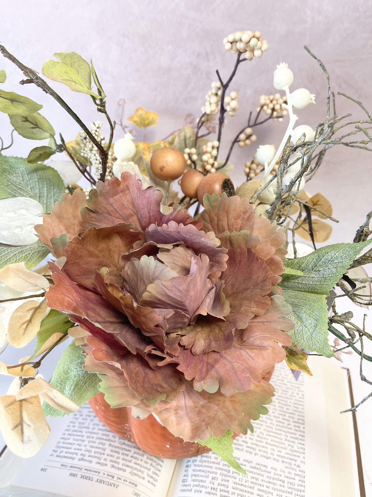 18" Hello Cutie Centerpiece