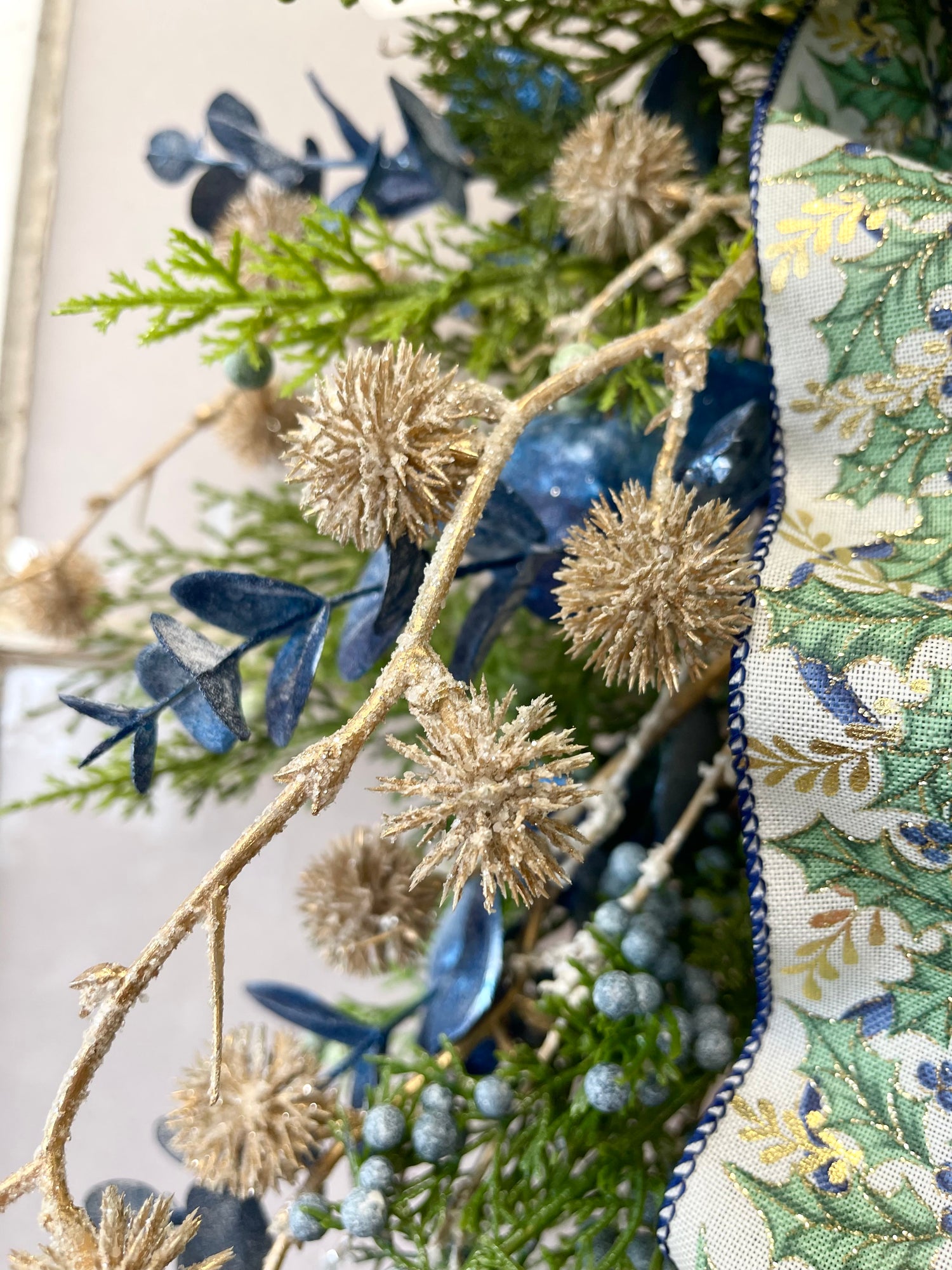 28" Holiday Magic Teardrop Swag