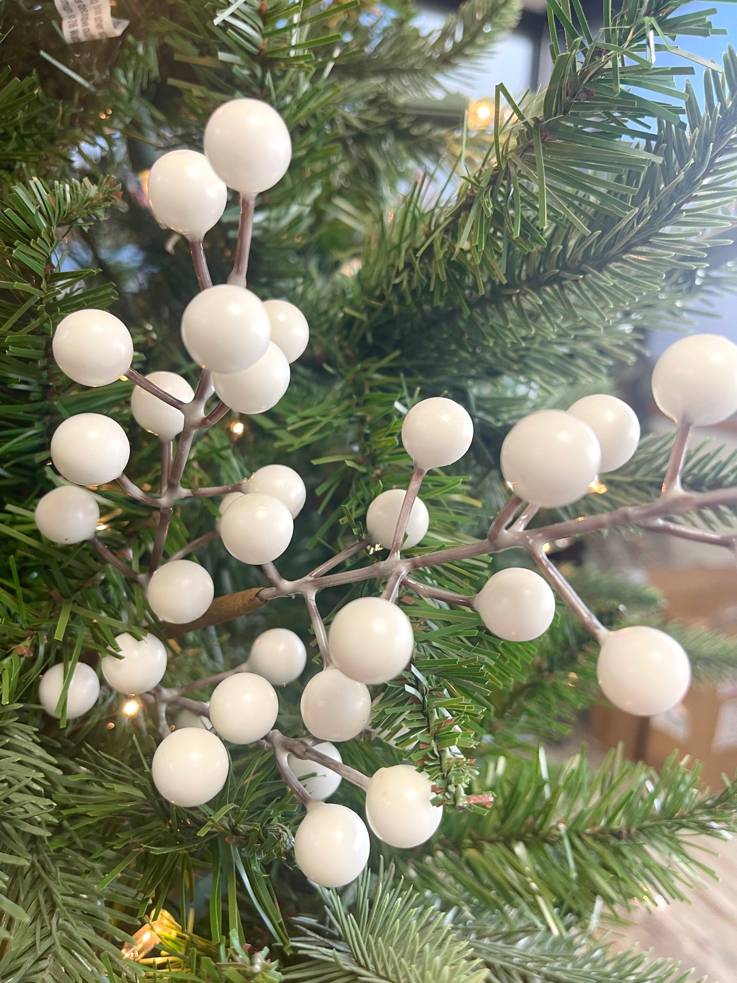 White Bitty Berry Mini Pick