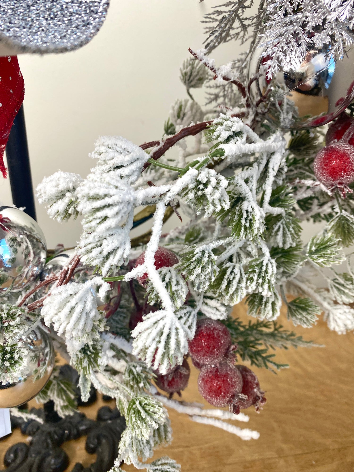 26" Glitz And Shimmer Wreath