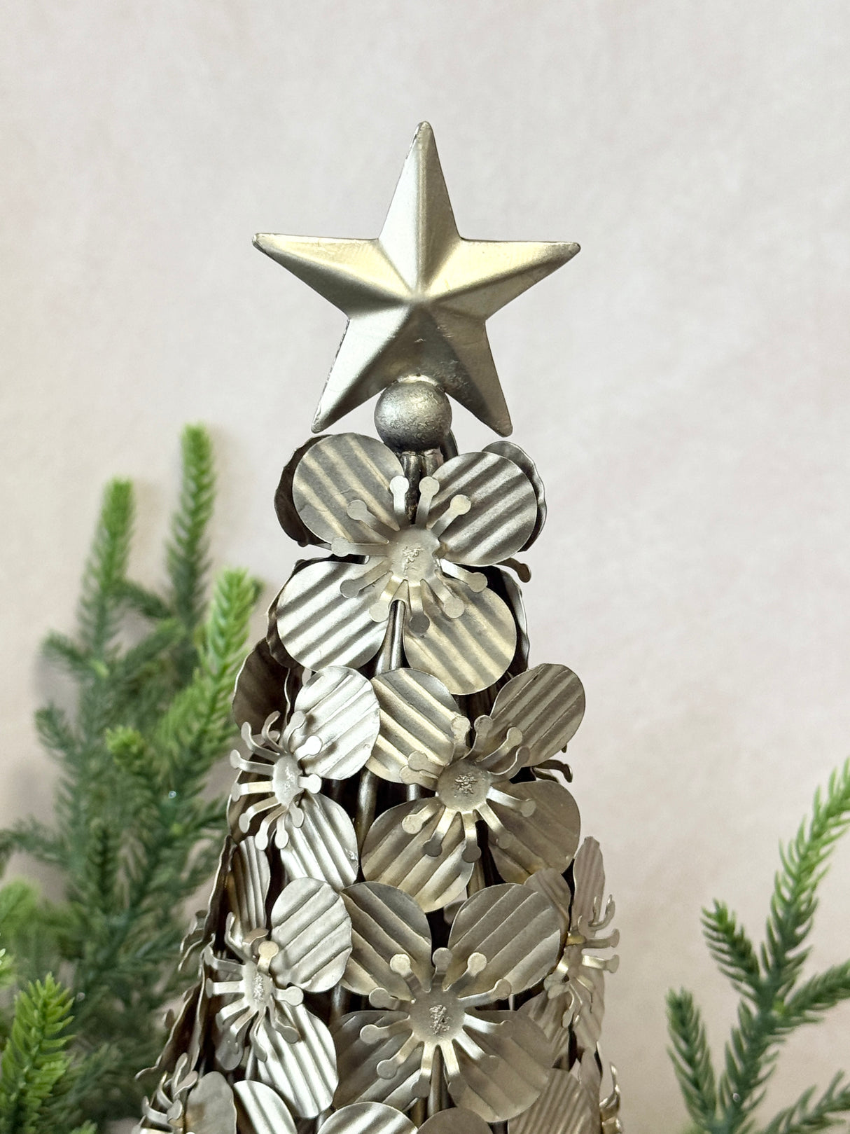 Metal Flowers Christmas Tree with Star