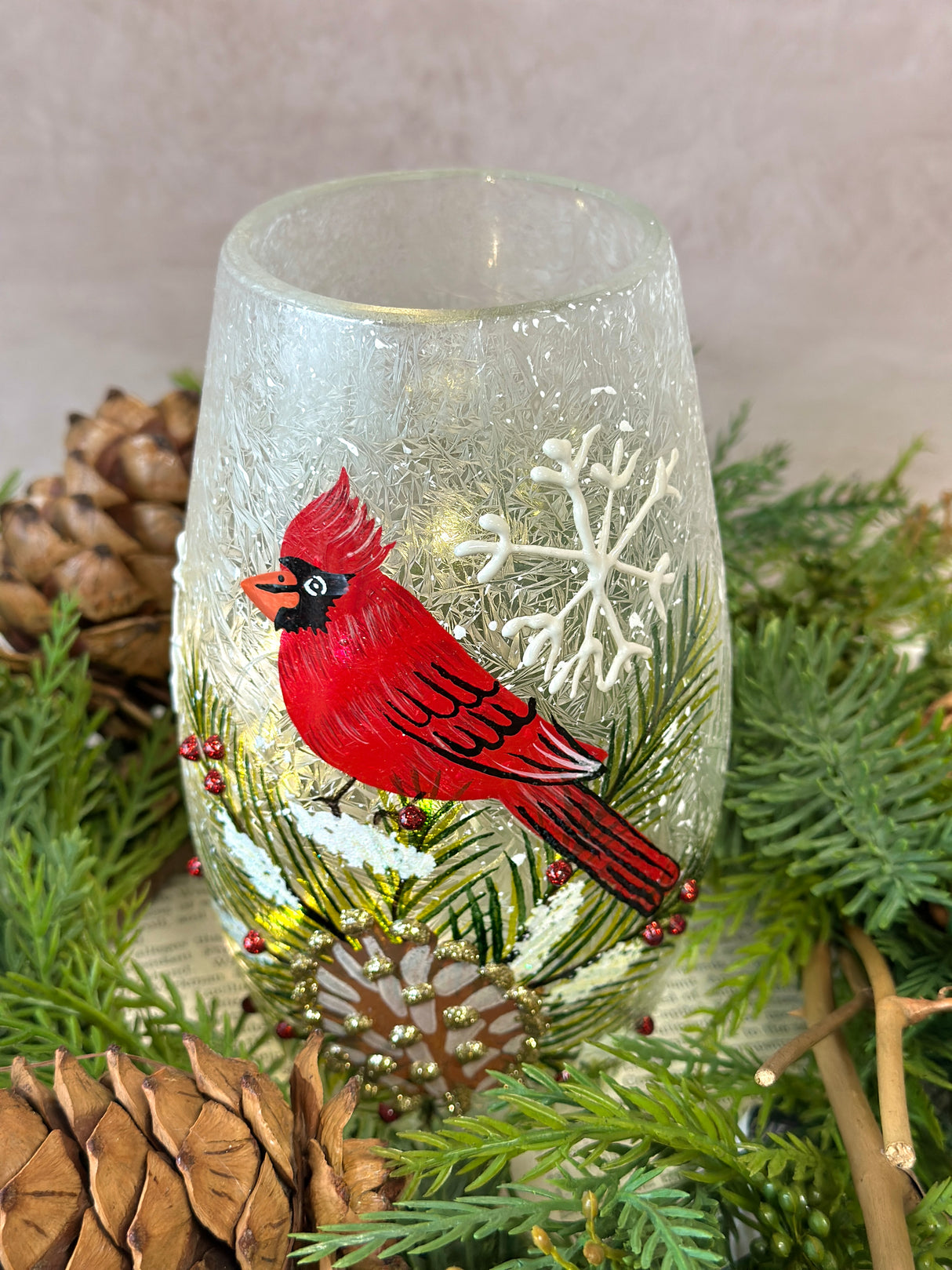 Cardinal Present Lighted Luminary