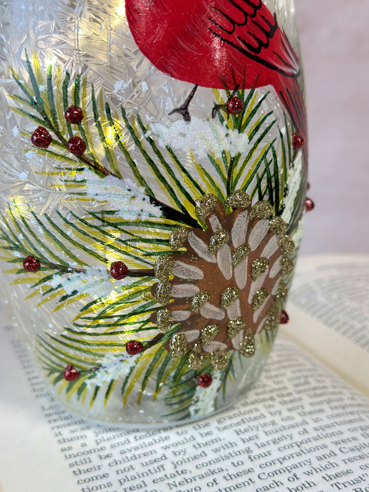 Cardinal Present Lighted Luminary
