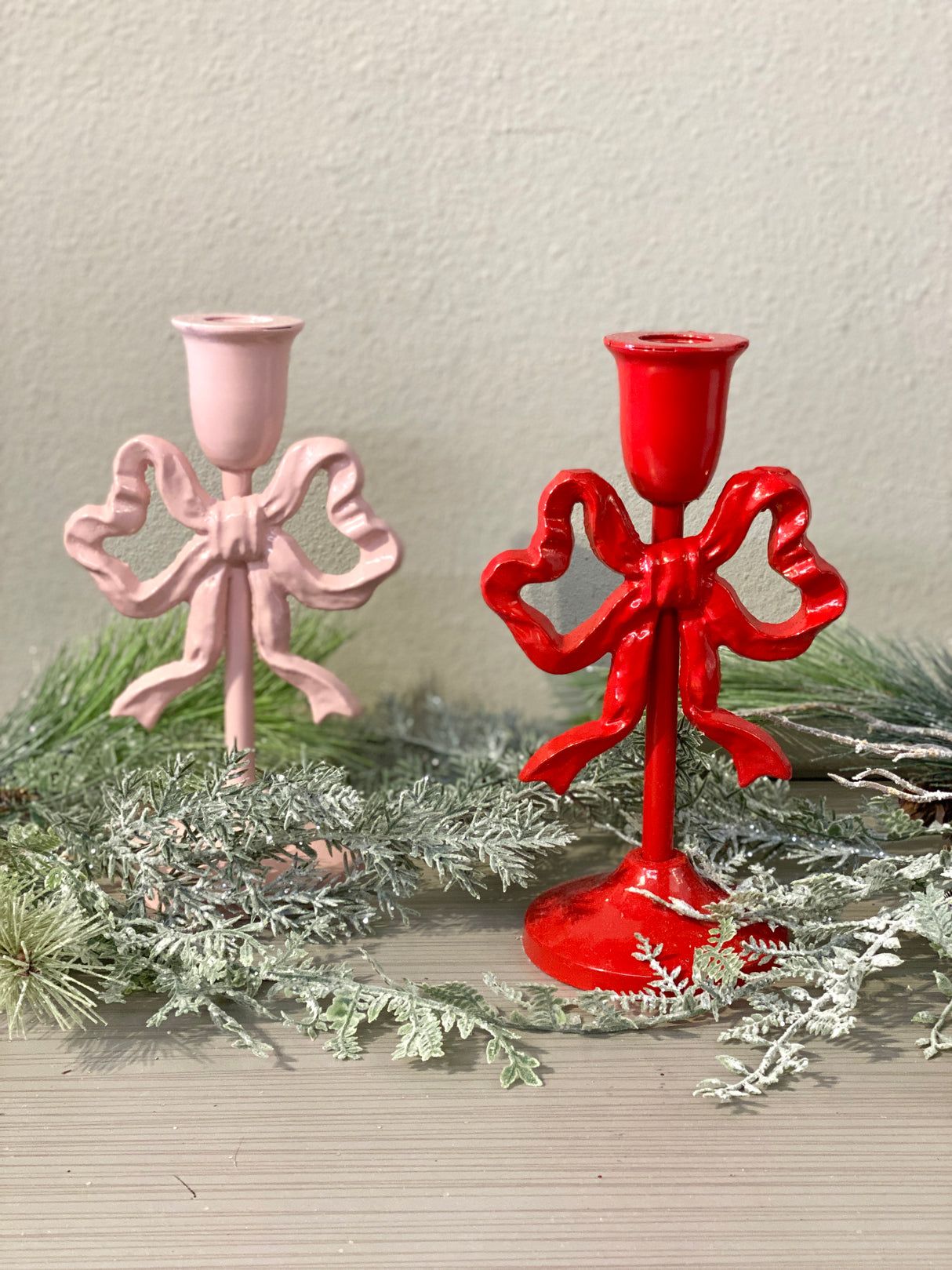 Cast Iron Bow Taper Holder -2 Colors