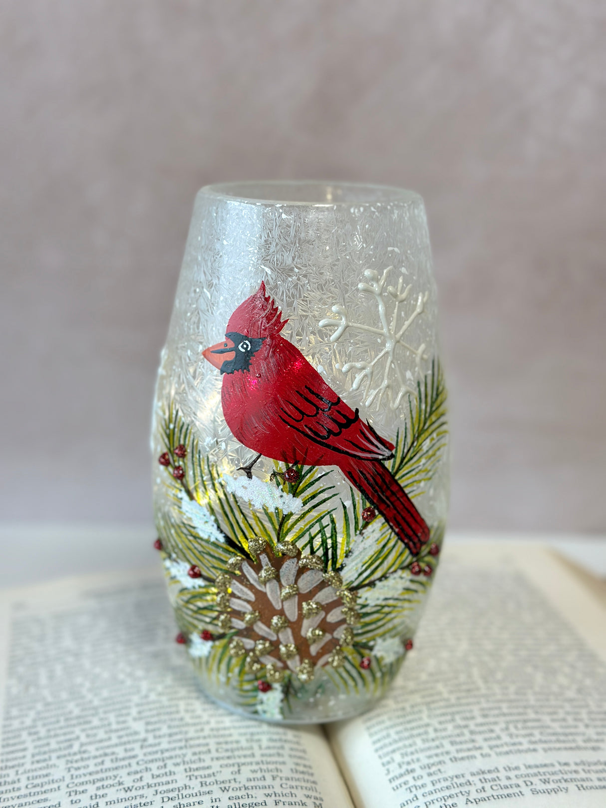 Cardinal Present Lighted Luminary