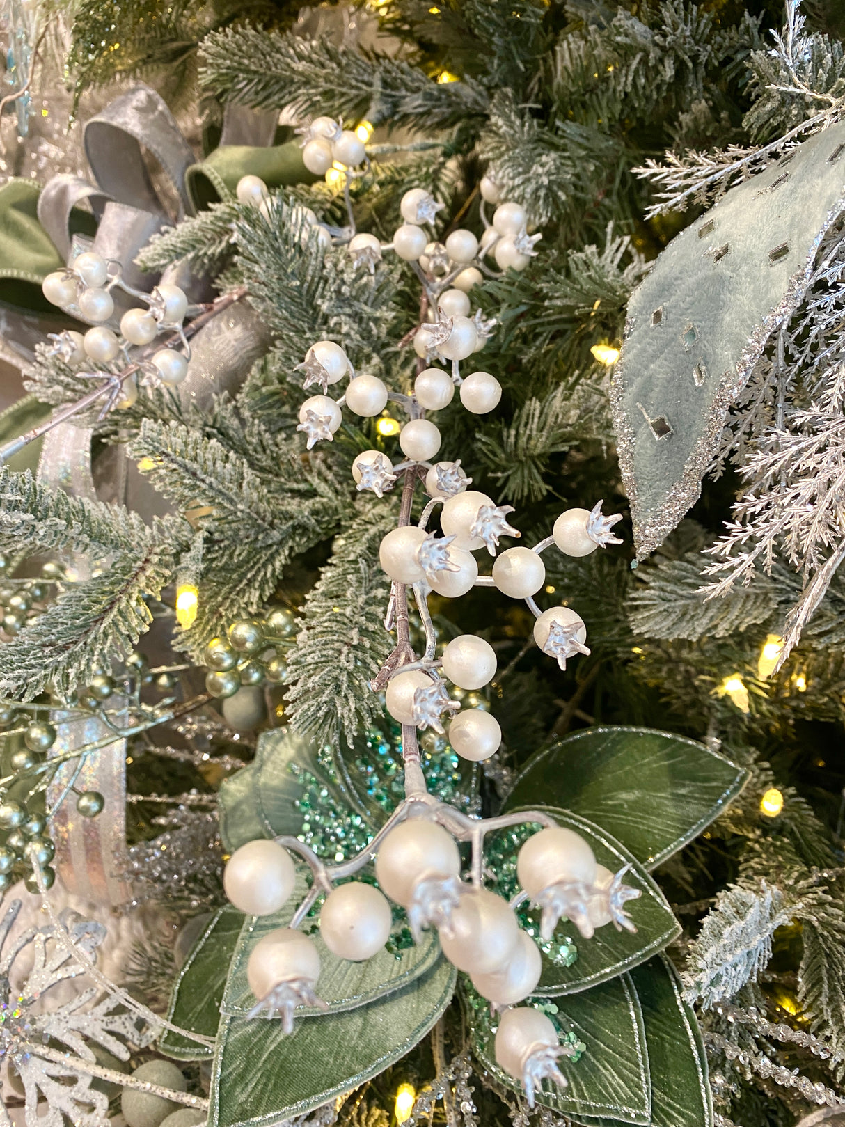 Pearl White Berry Spray