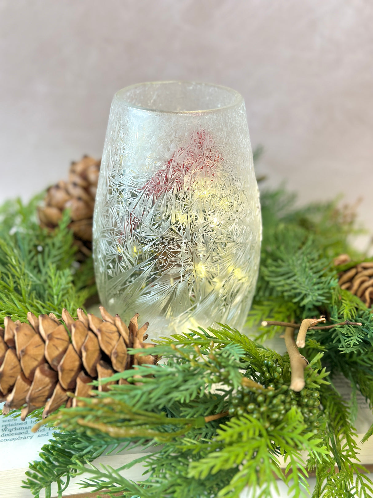 Cardinal Present Lighted Luminary