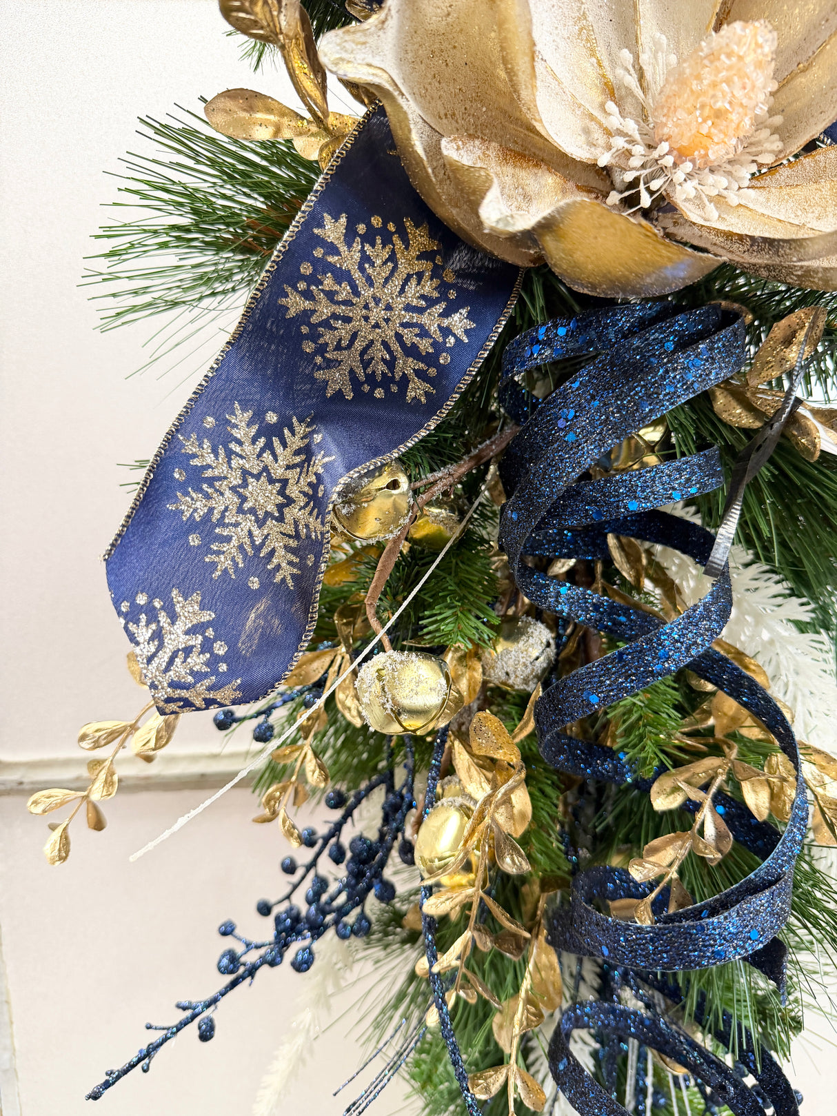 30" Golden Night Teardrop Swag