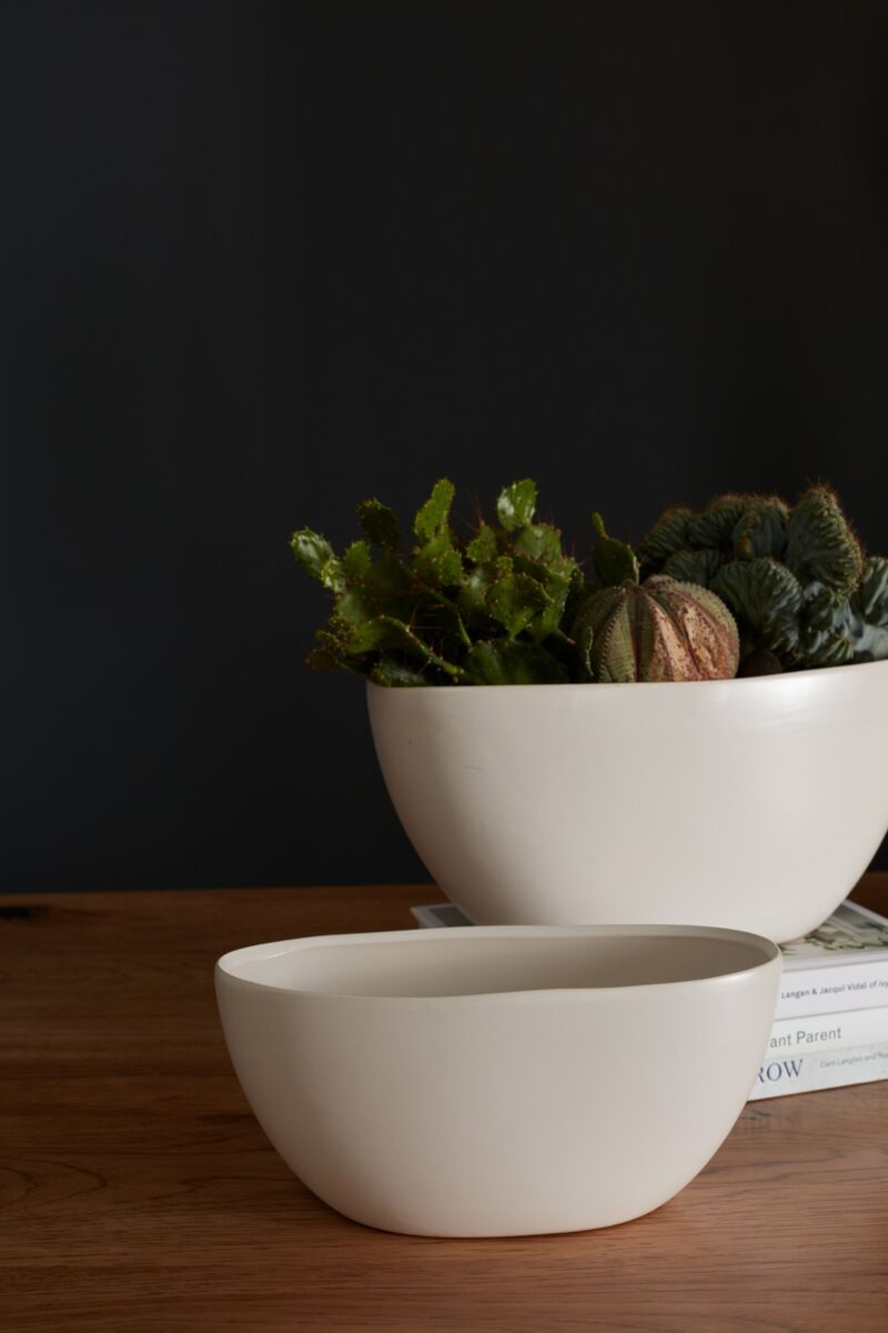 White Metta Boat Planter -2 Sizes