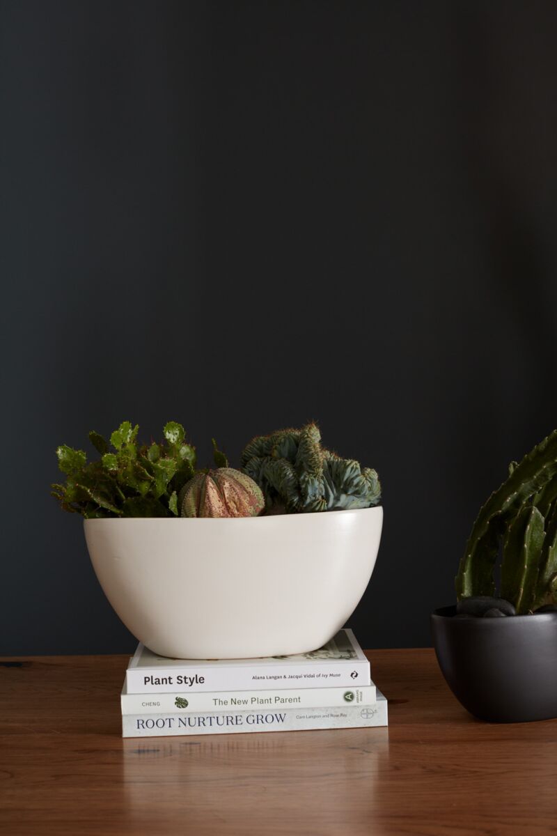 White Metta Boat Planter -2 Sizes