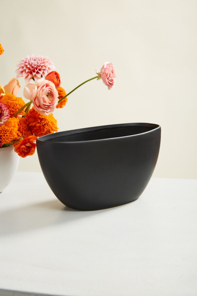 Black Metta Boat Planter -2 Sizes