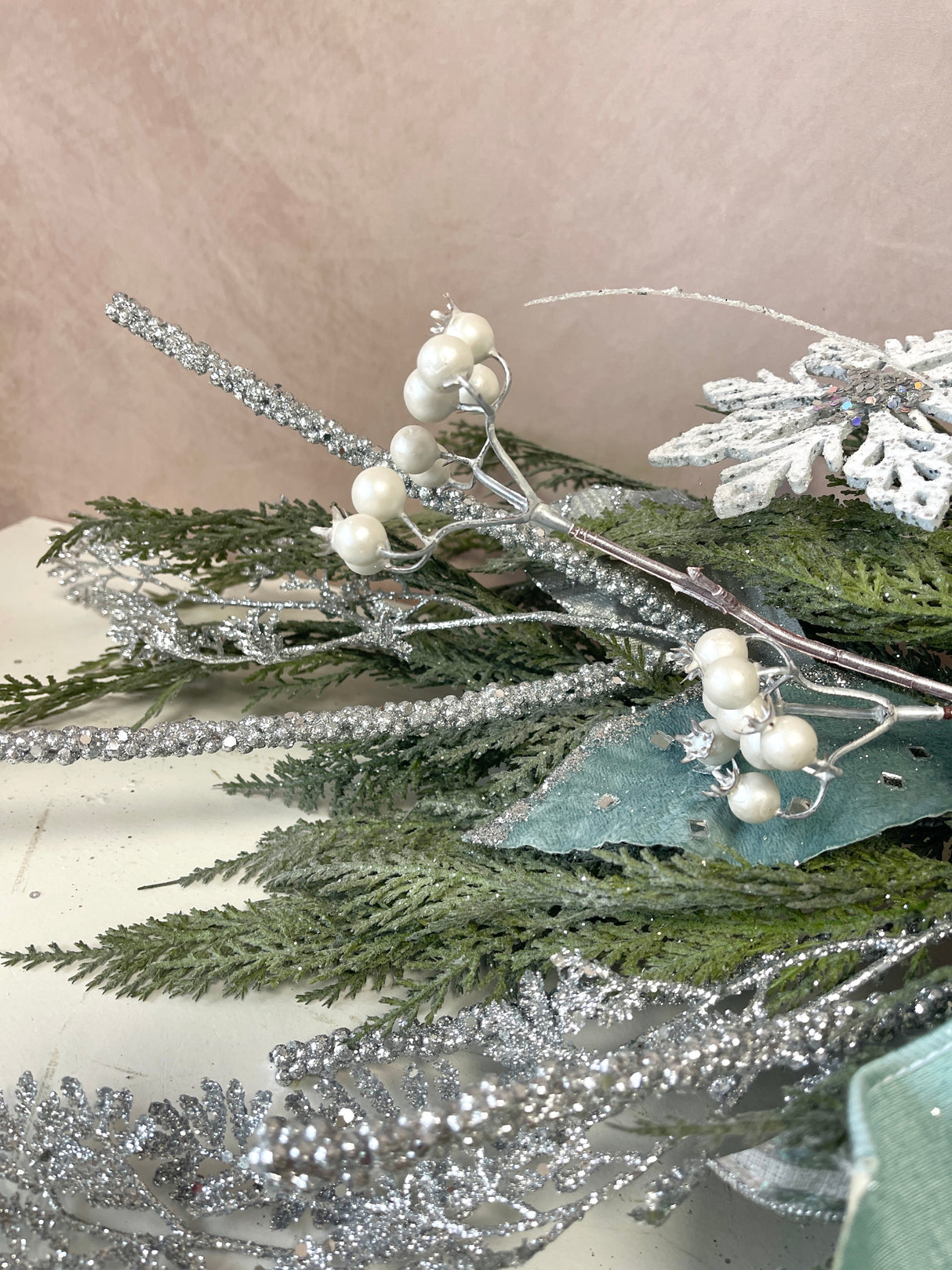 39" Arctic Grace Swag