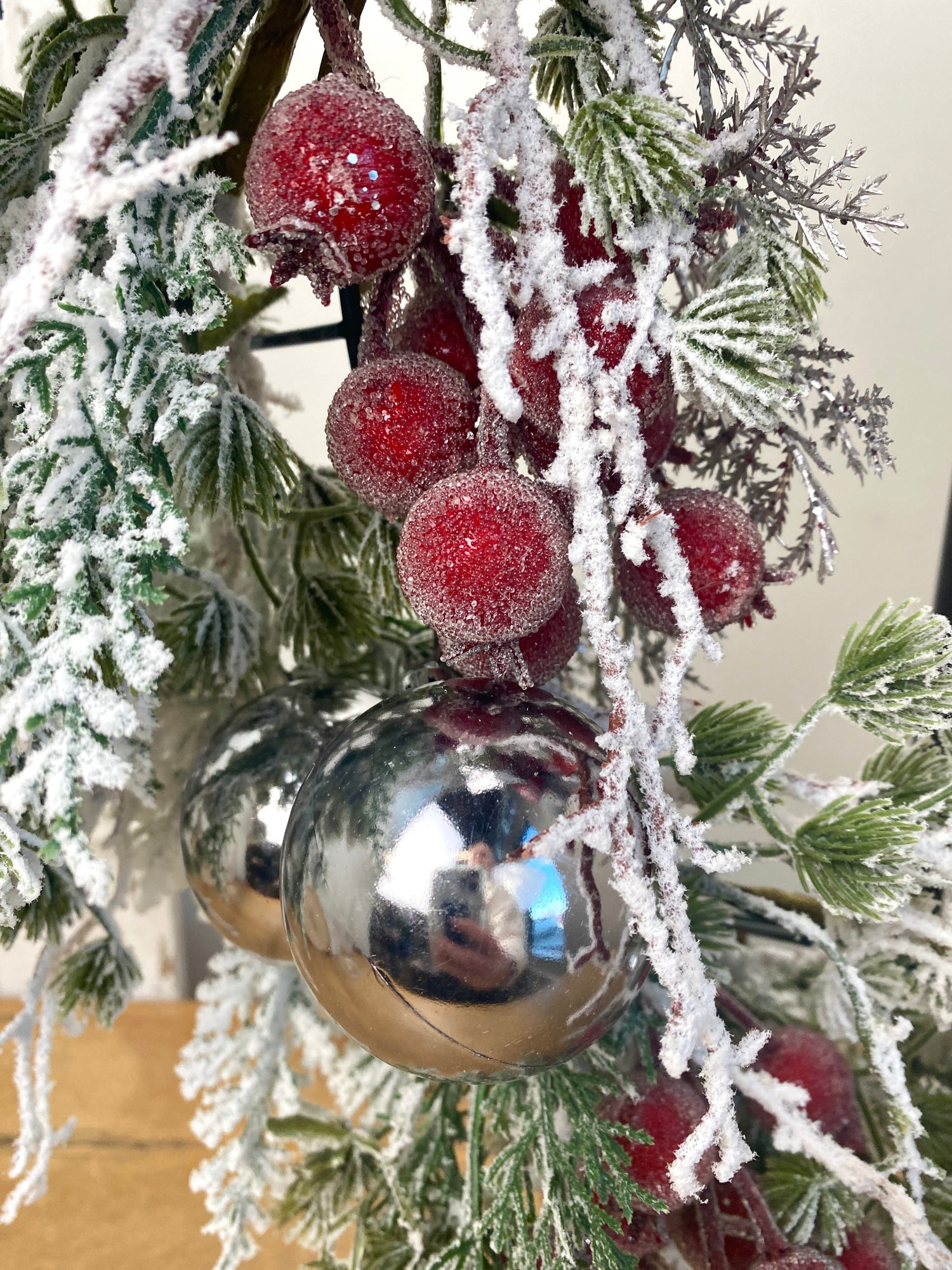 26" Glitz And Shimmer Wreath