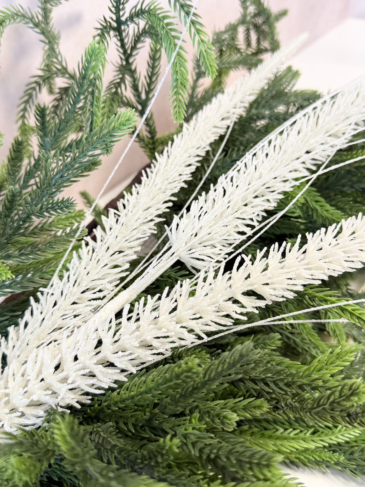 White Glitter Winteresting Spray