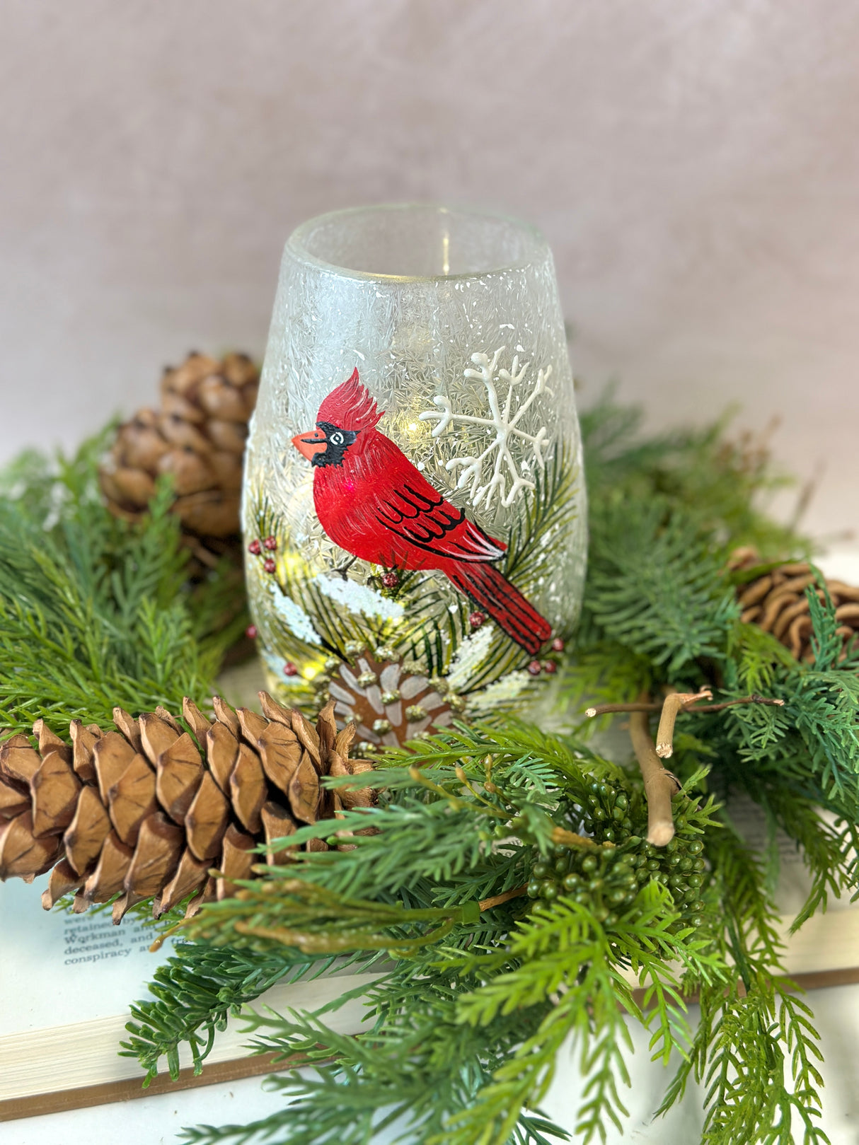 Cardinal Present Lighted Luminary