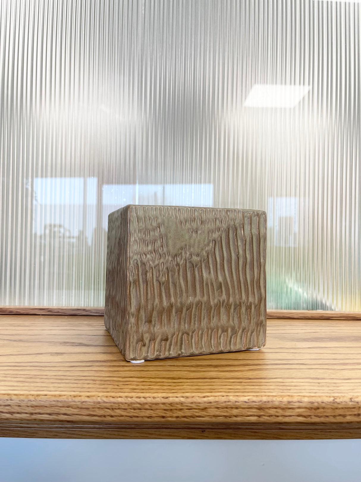 Large New Effect Groved Stoneware Pot