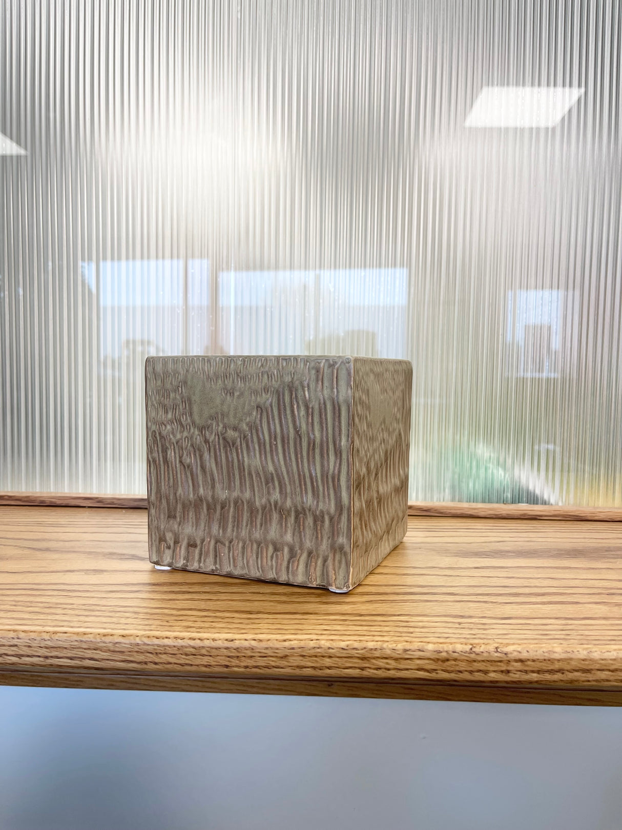 Large New Effect Groved Stoneware Pot