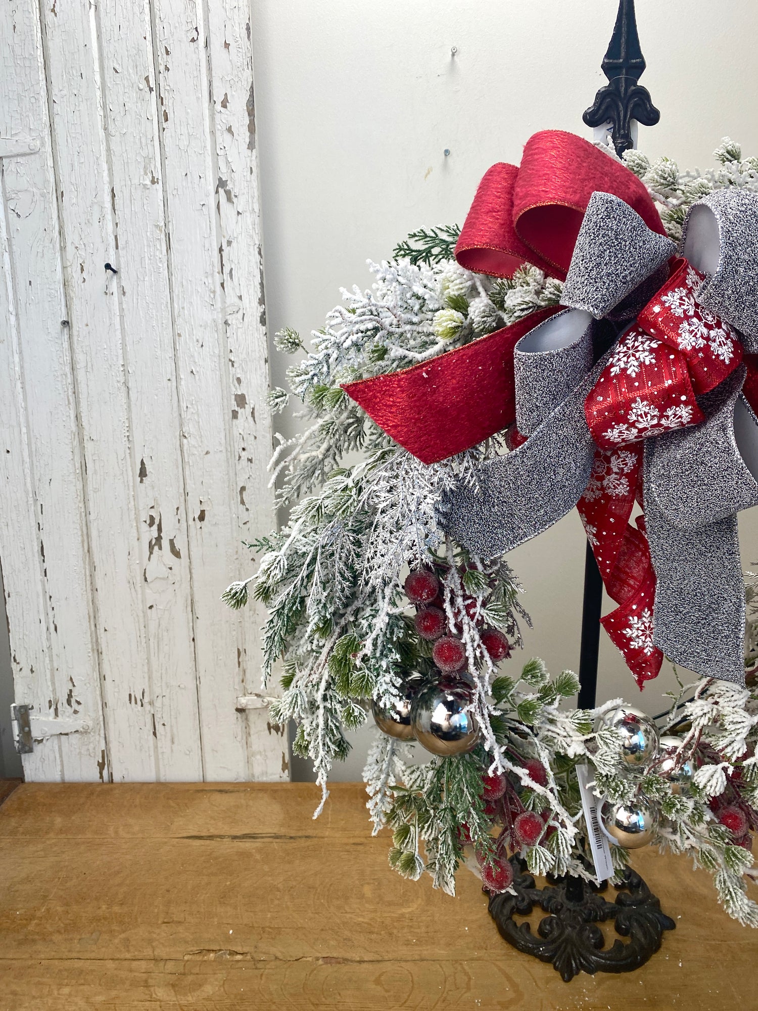 26" Glitz And Shimmer Wreath