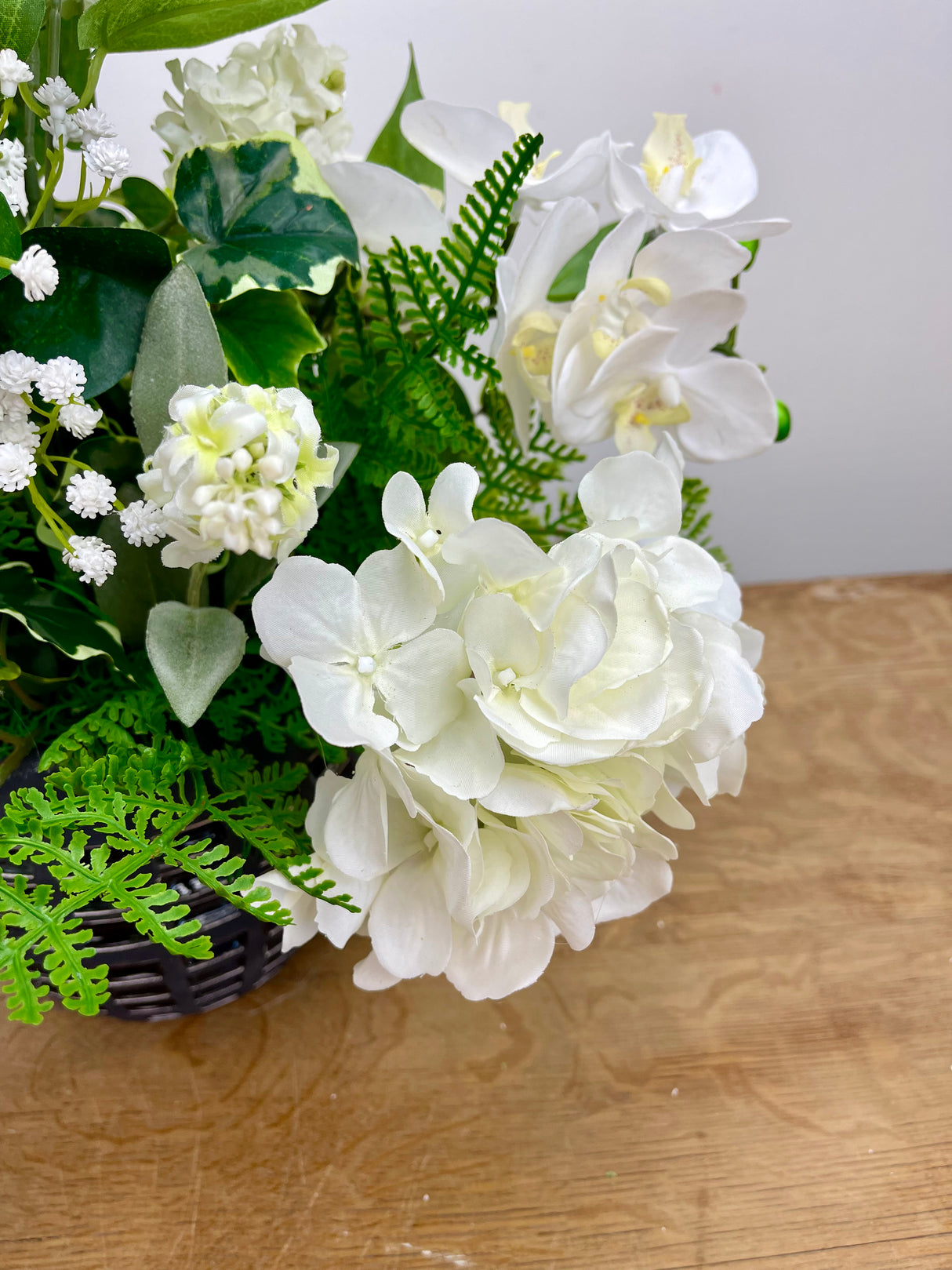 19" White Whimsy Centerpiece