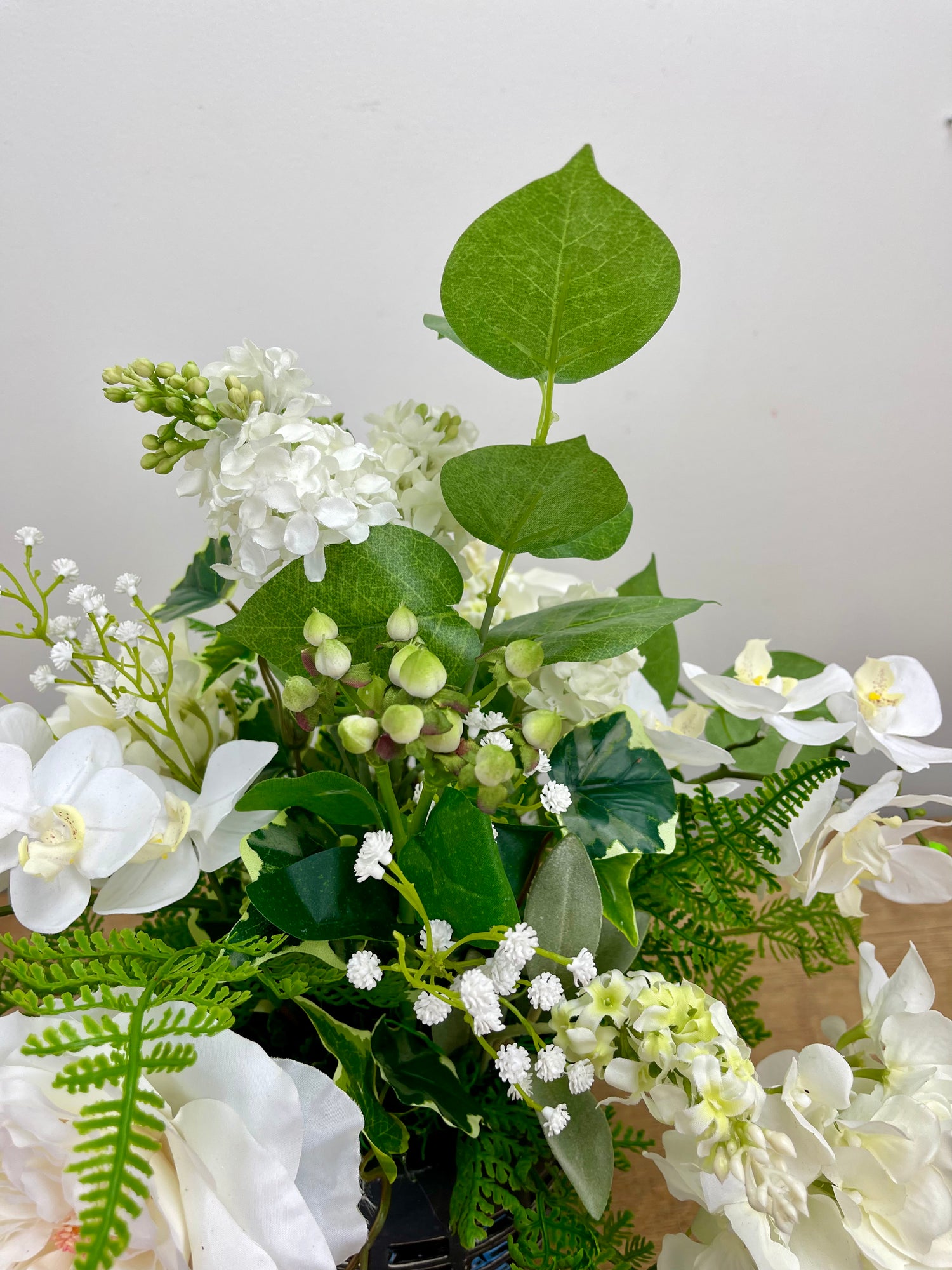 19" White Whimsy Centerpiece
