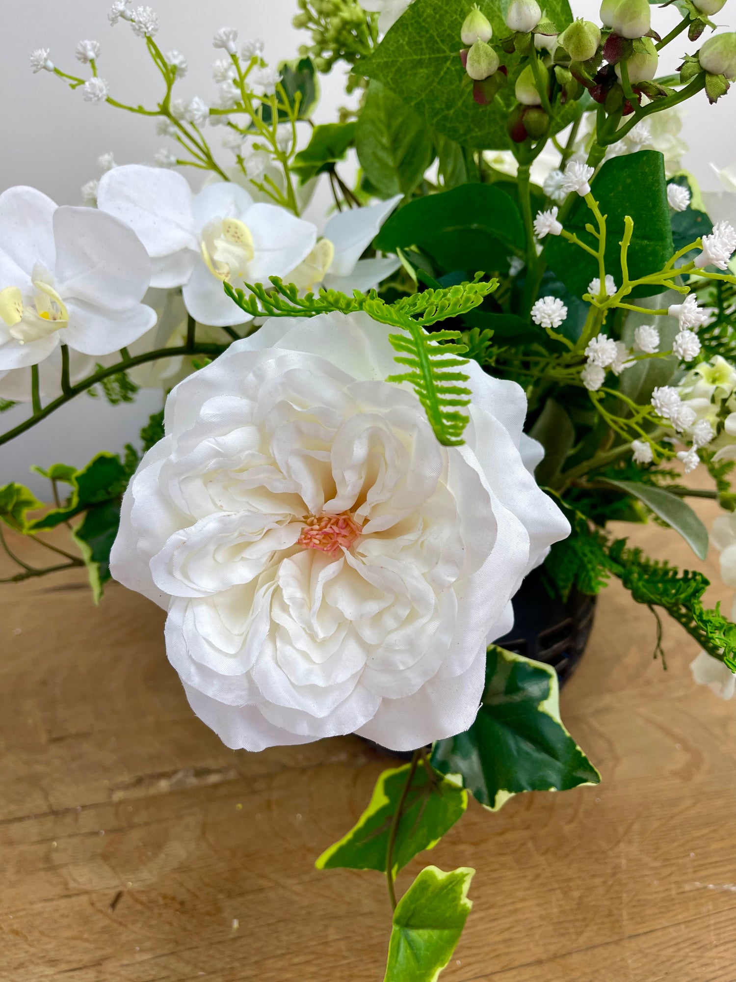 19" White Whimsy Centerpiece