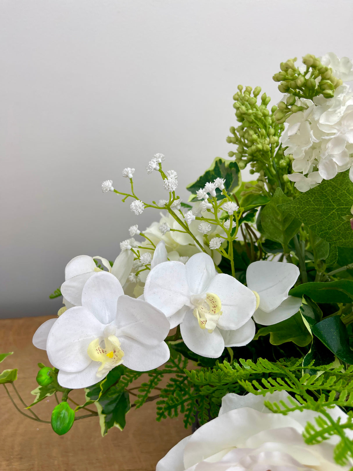 19" White Whimsy Centerpiece