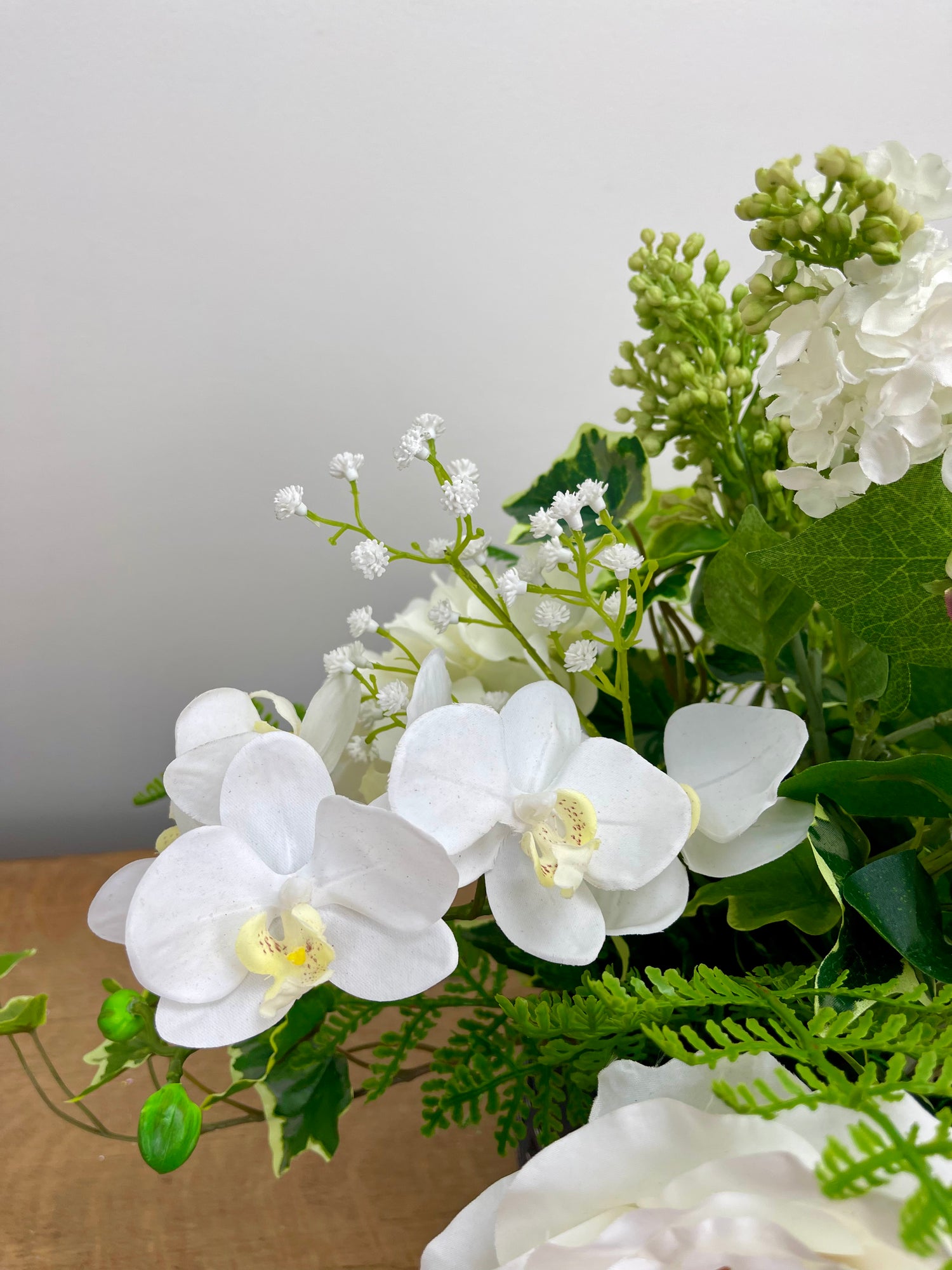19" White Whimsy Centerpiece
