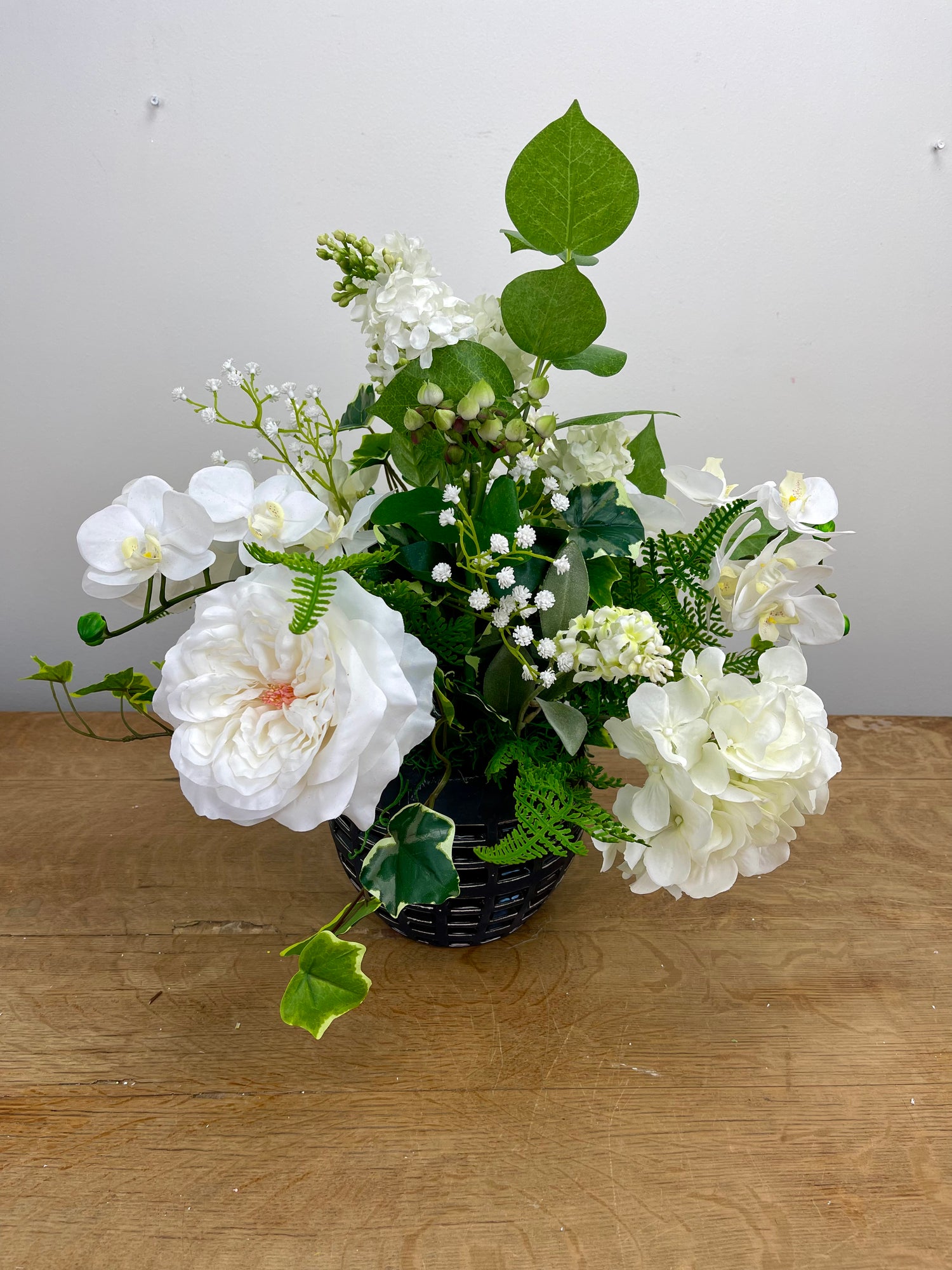 19" White Whimsy Centerpiece