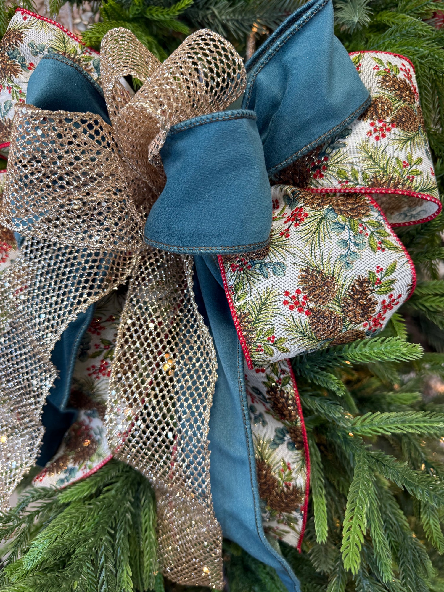 16" Enjoy the Holly Days Bow