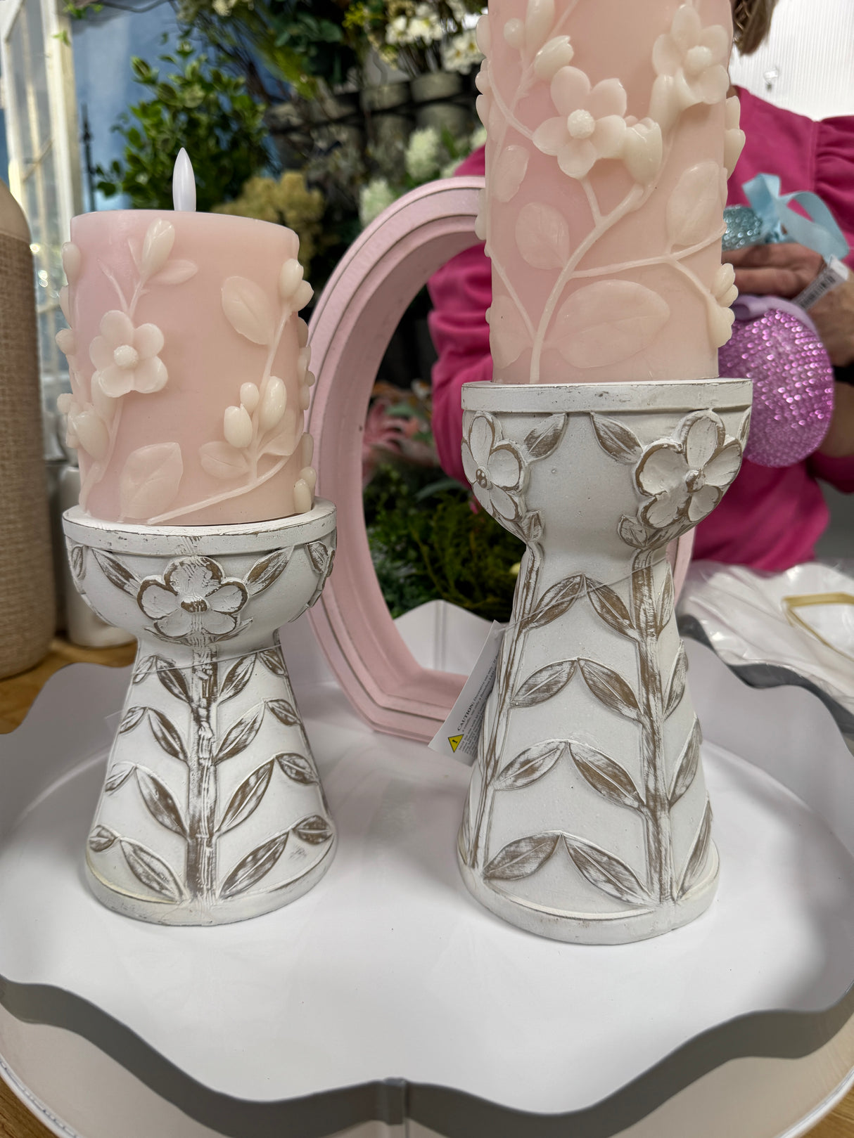 Resin Leaf Pattern Candleholder- 2 Sizes