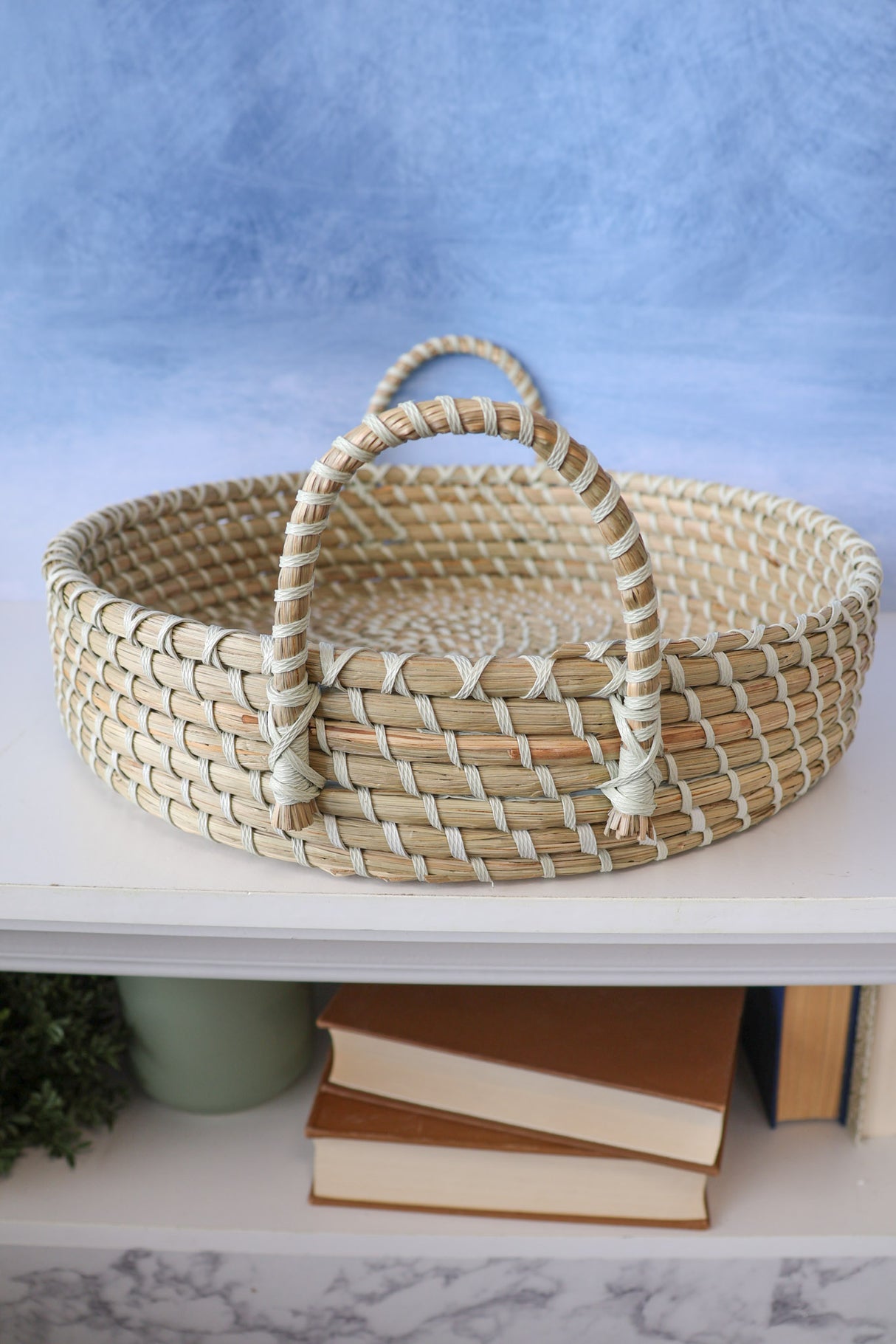 Elizabeth Woven Round Tray - 2 Sizes