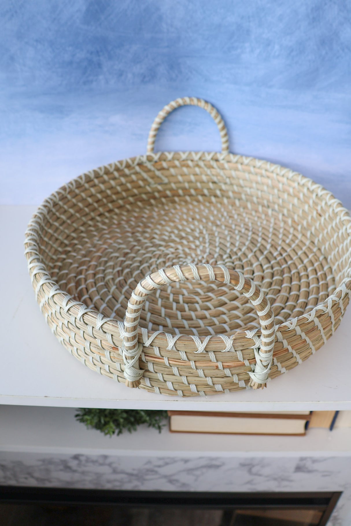 Elizabeth Woven Round Tray - 2 Sizes