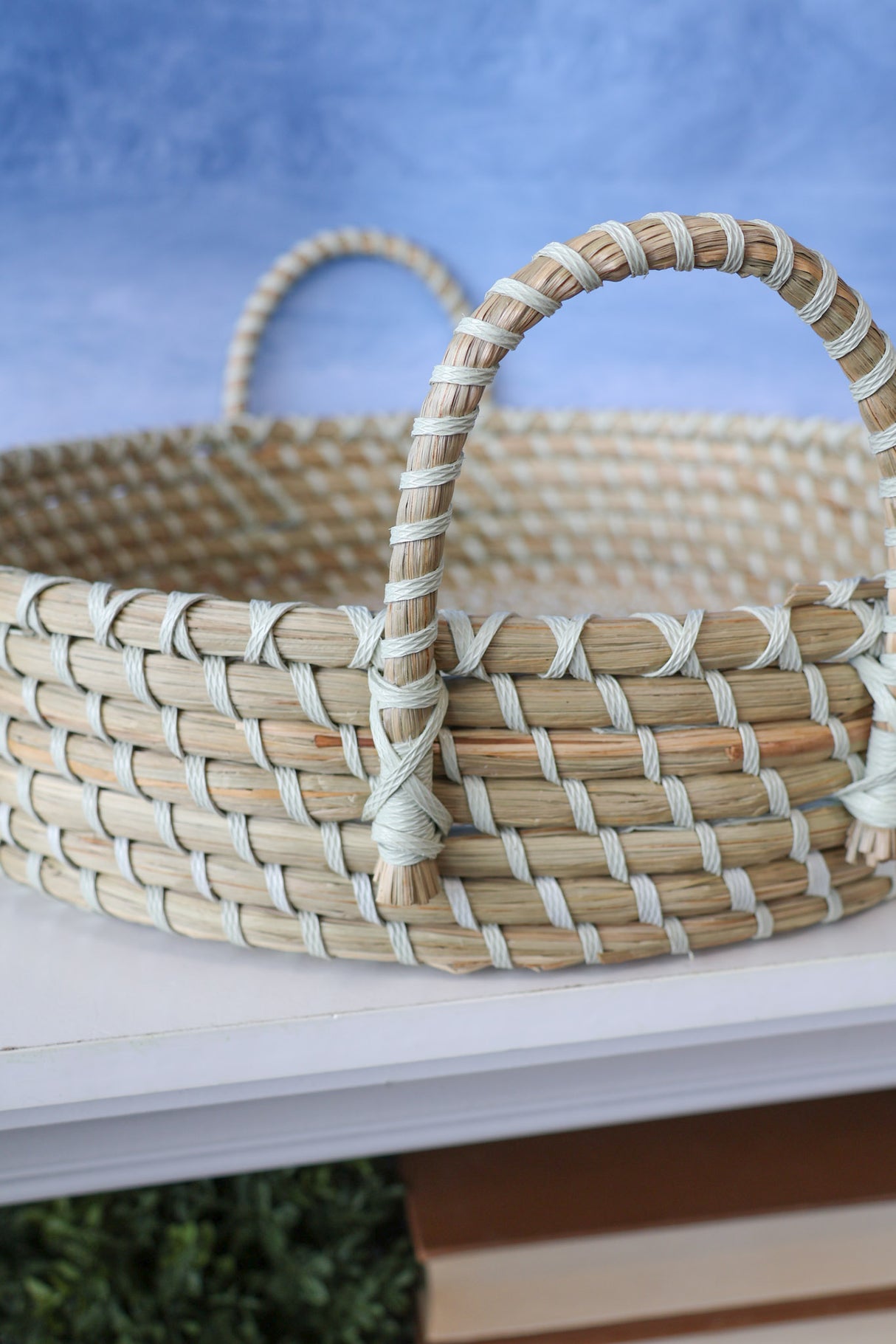 Elizabeth Woven Round Tray - 2 Sizes