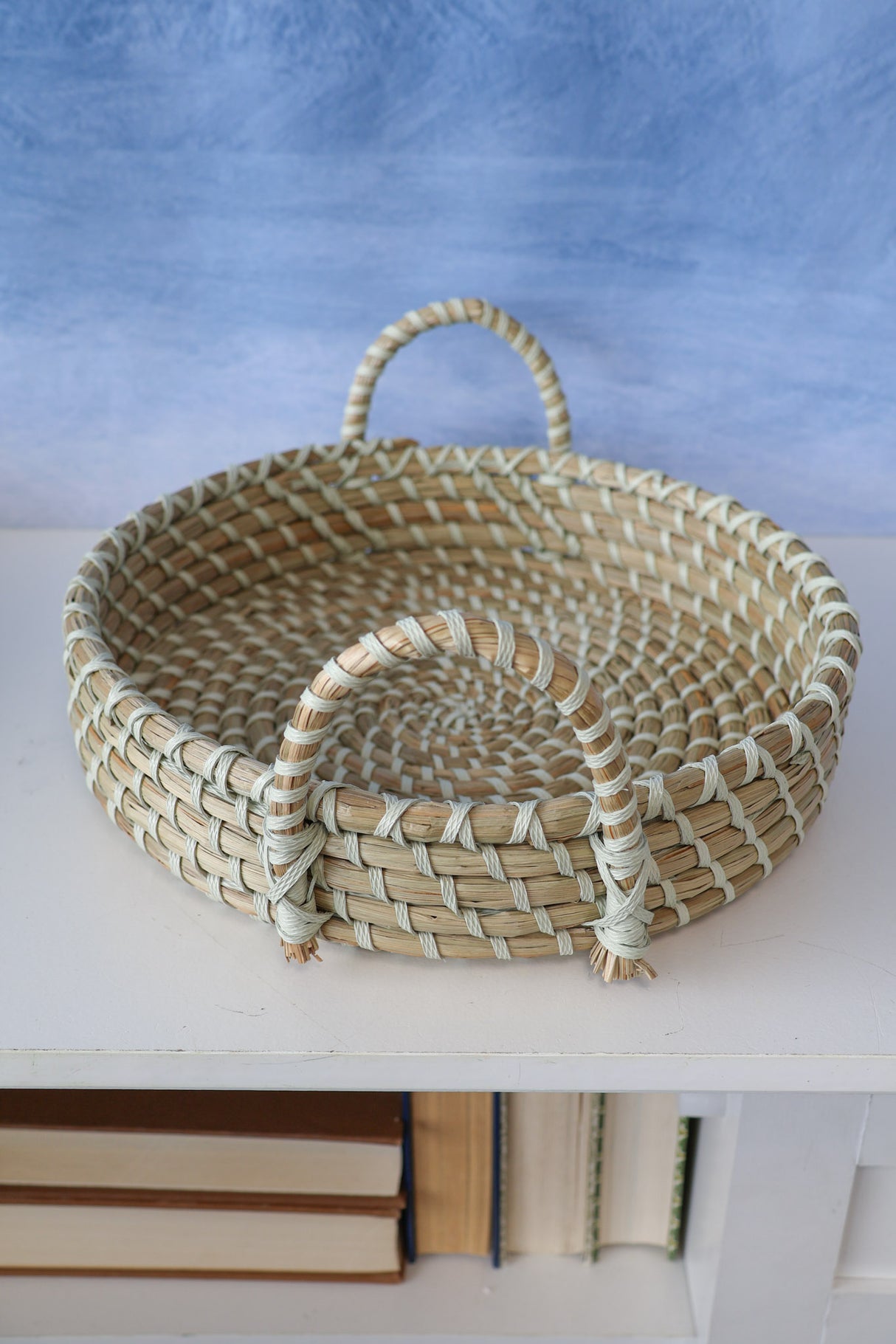 Elizabeth Woven Round Tray - 2 Sizes