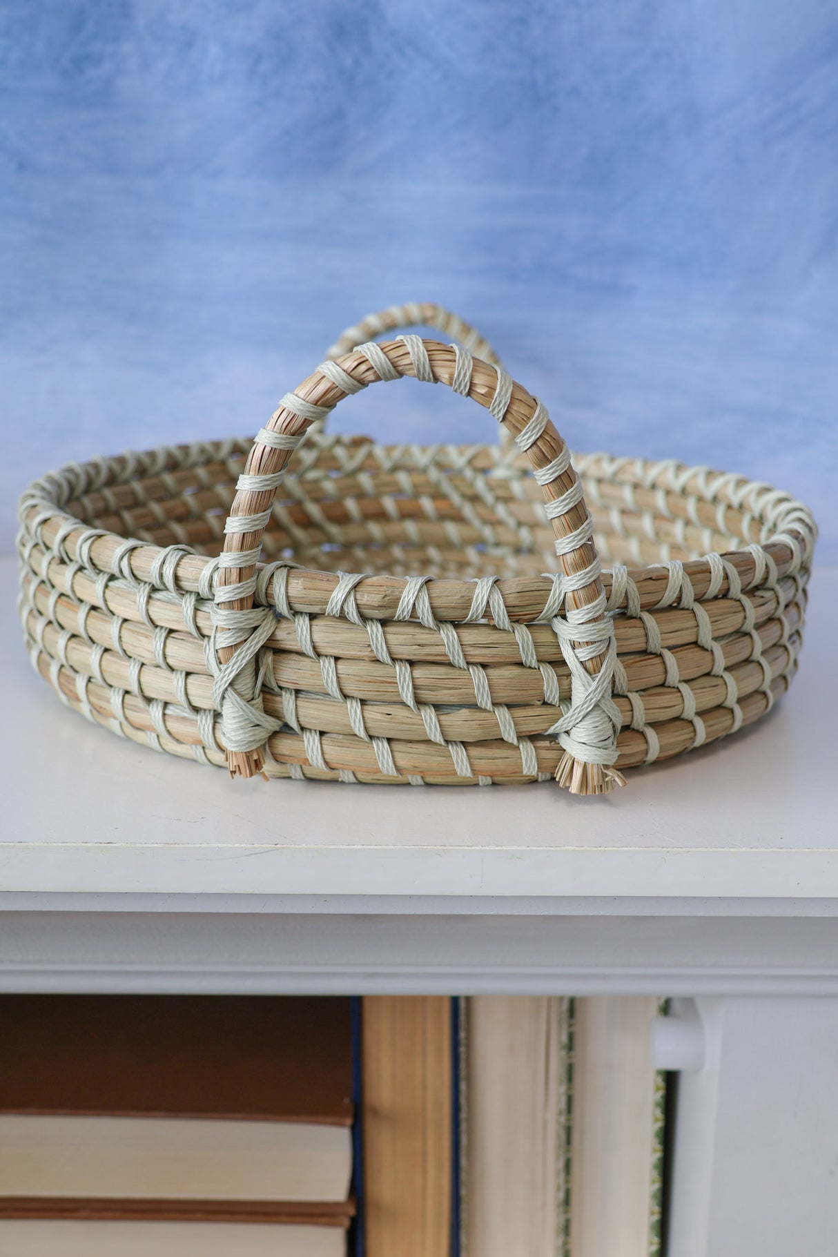 Elizabeth Woven Round Tray - 2 Sizes