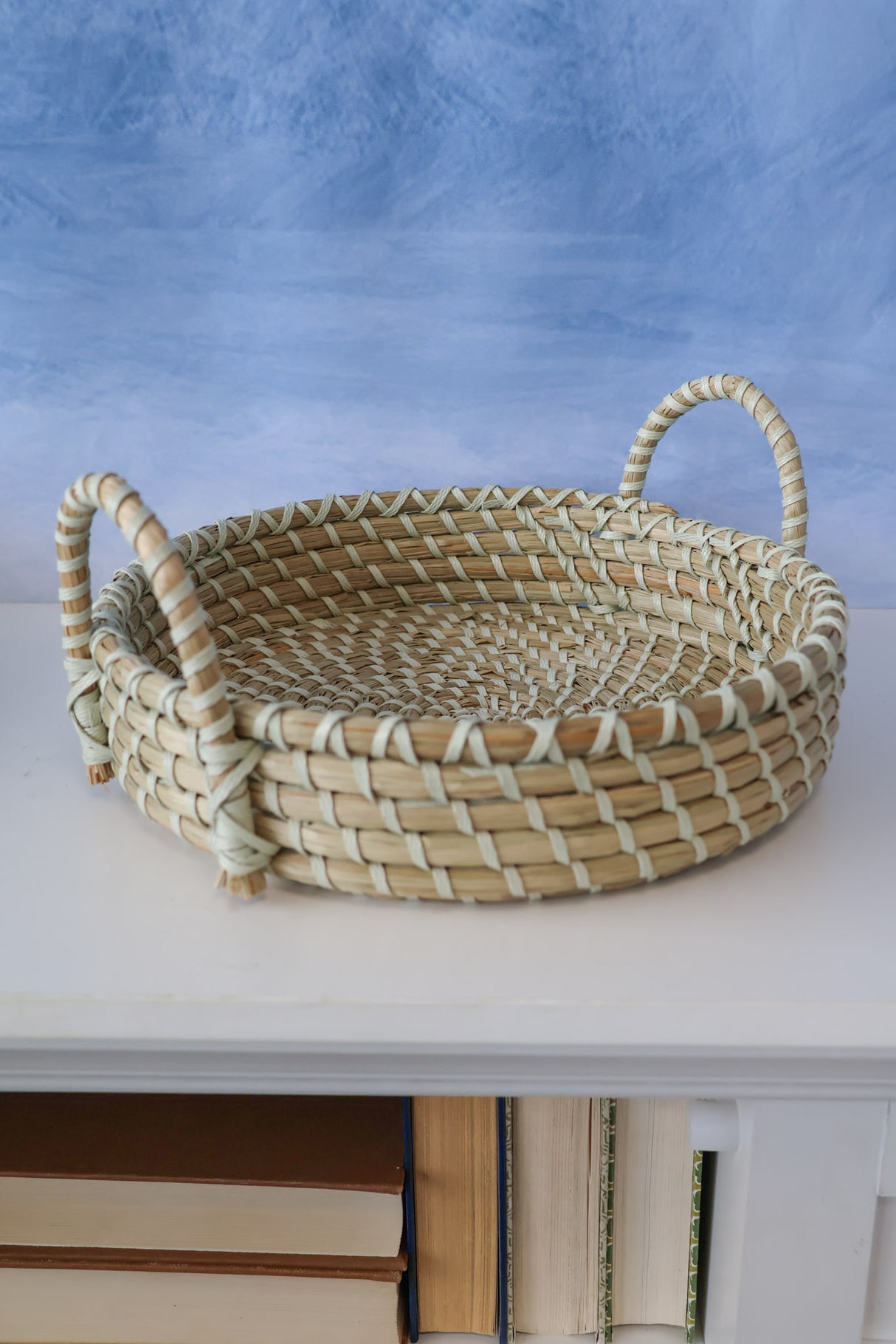 Elizabeth Woven Round Tray - 2 Sizes