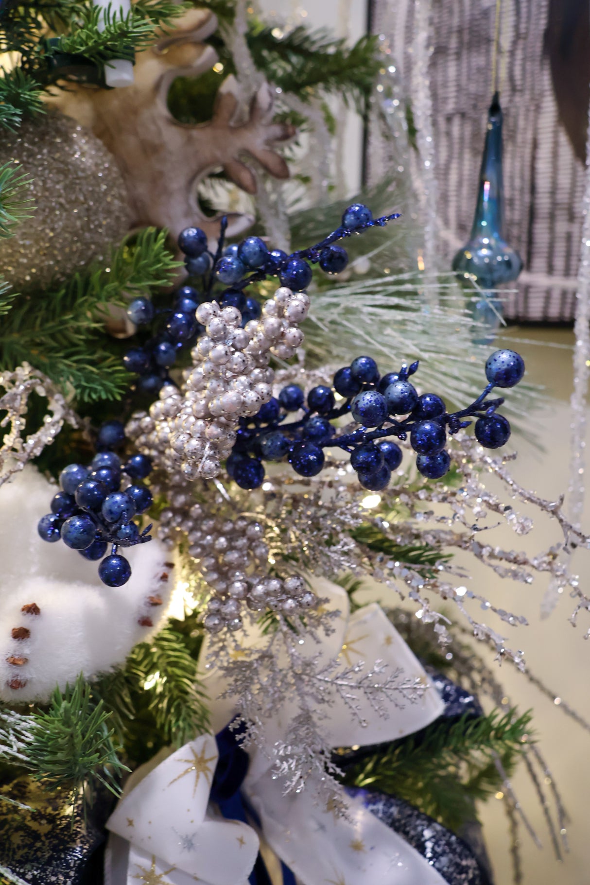 Navy Blue Ilex Berry Pick