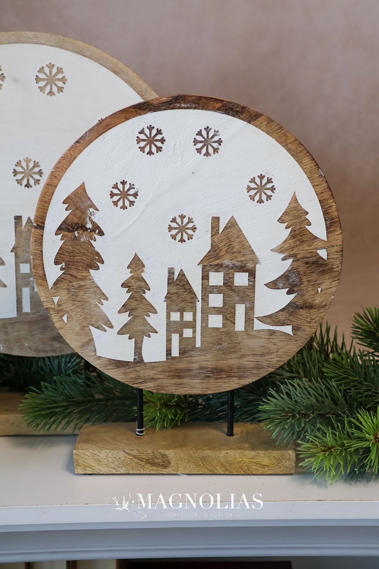 Round Winter Scene Stand -2 Sizes