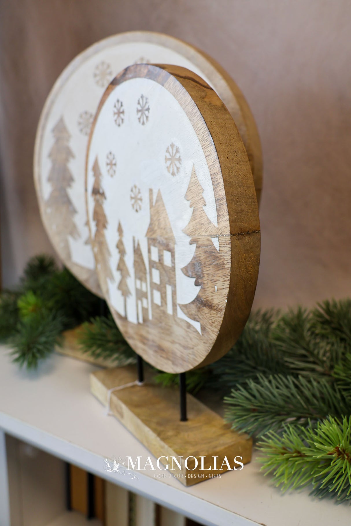 Round Winter Scene Stand -2 Sizes