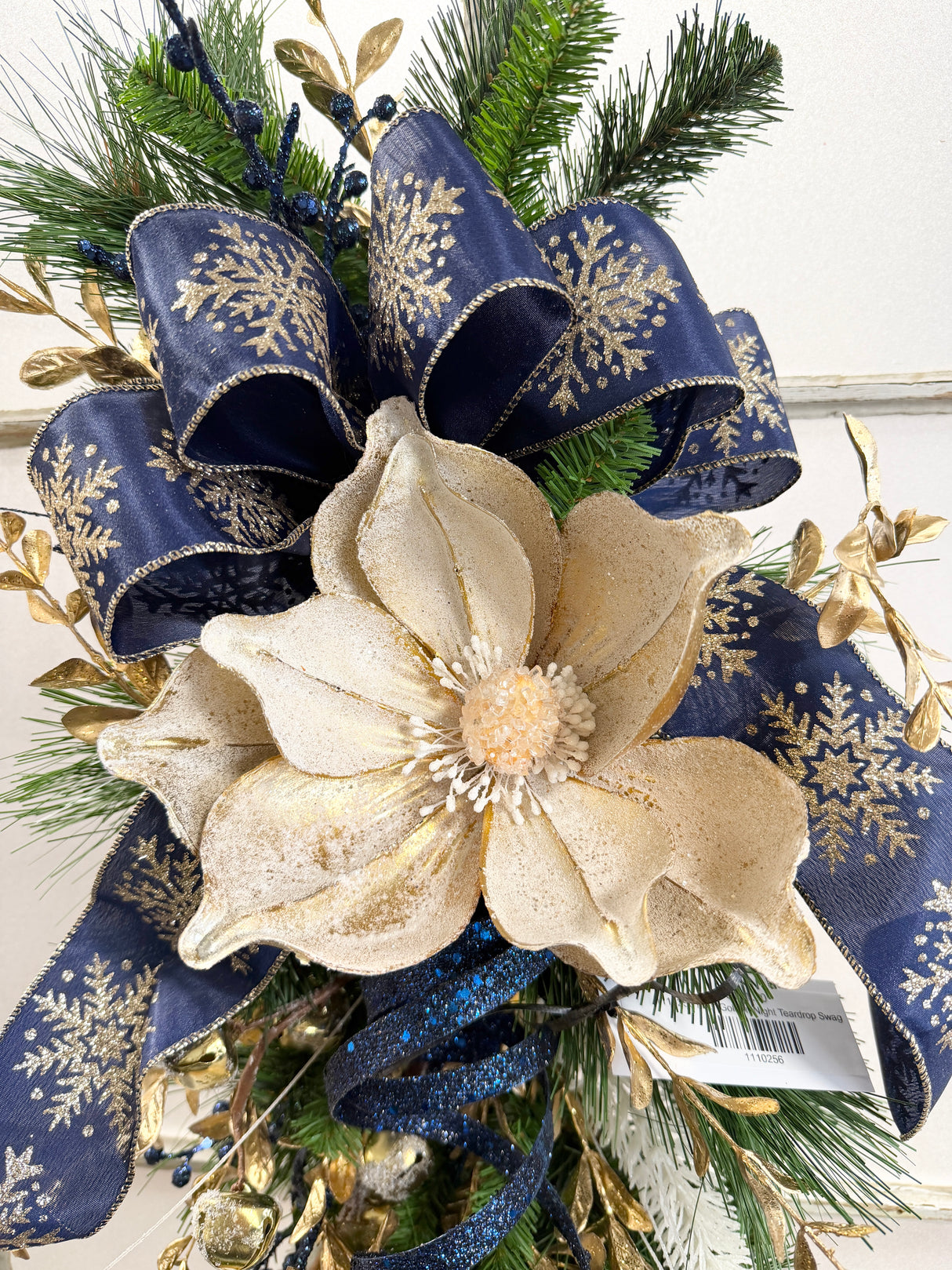 30" Golden Night Teardrop Swag