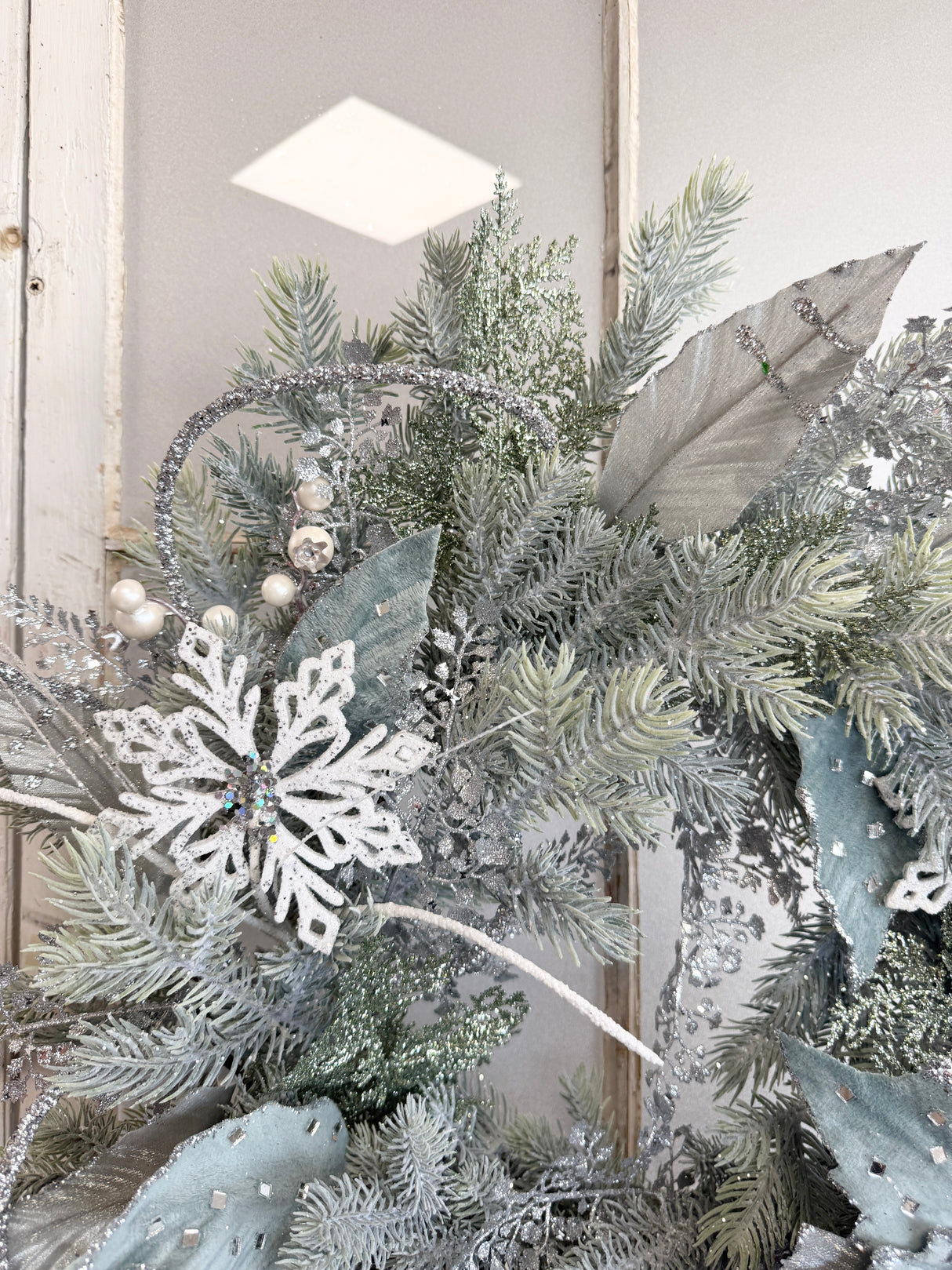 25" Frosted Elegance Wreath