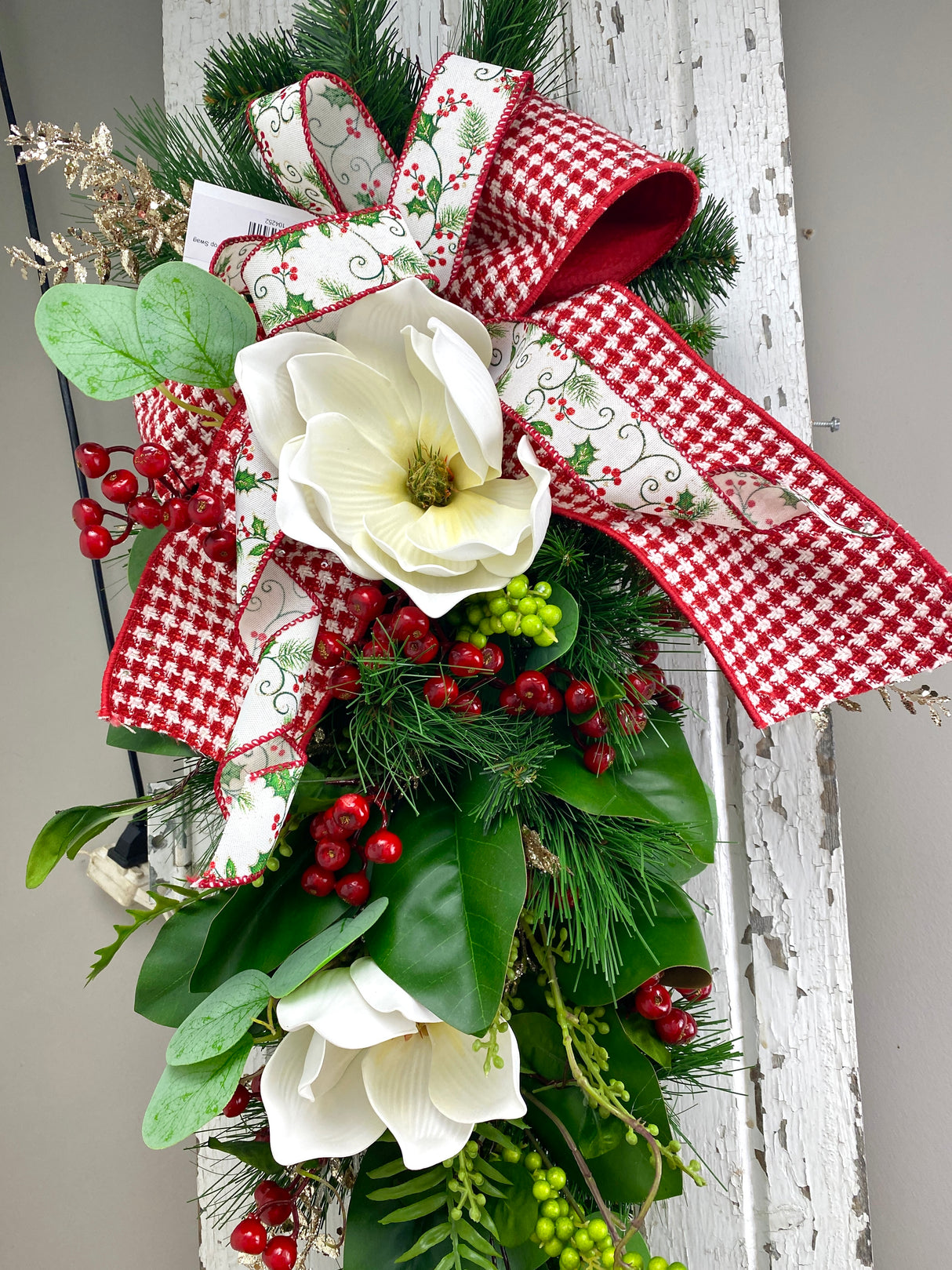 34" Magnolia Christmas Grace Teardrop Swag