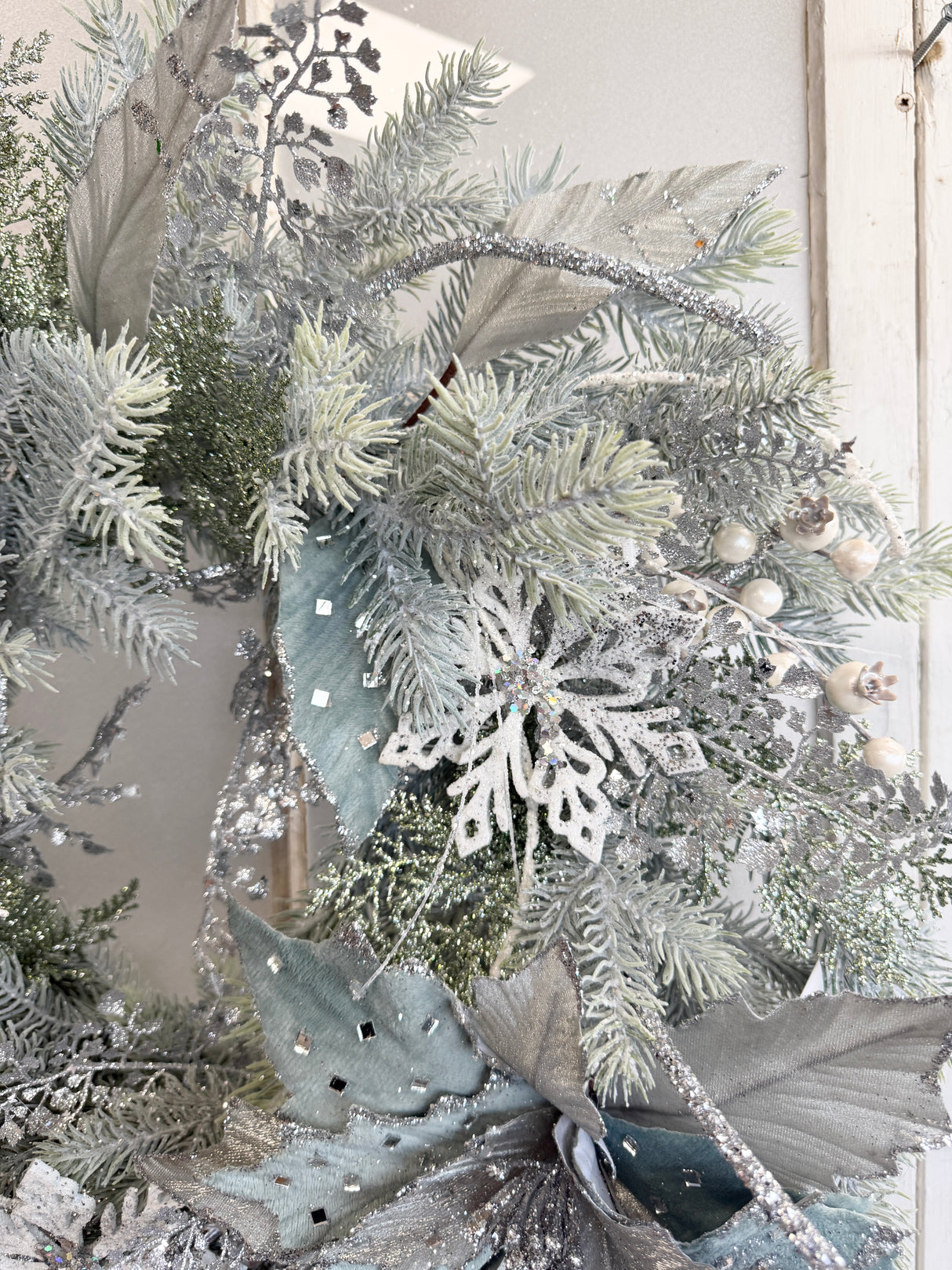 25" Frosted Elegance Wreath