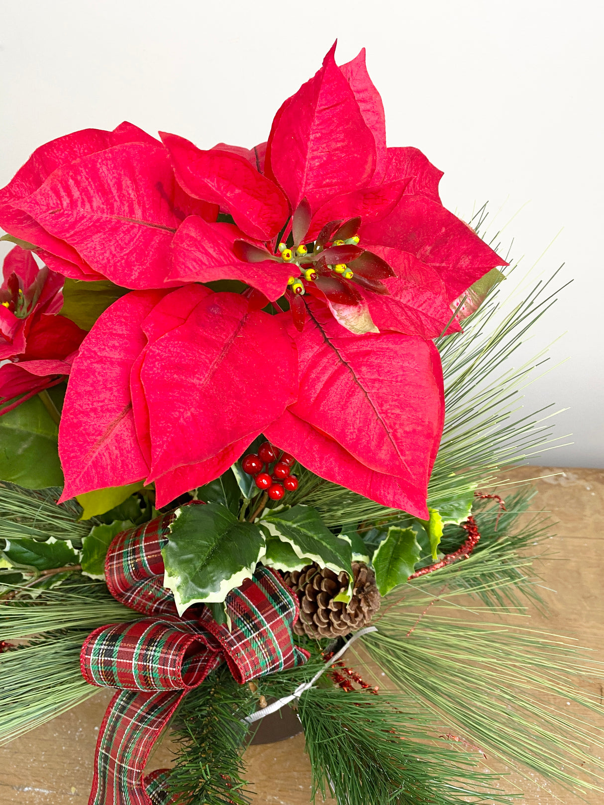 23" Poinsettia Delight Step Sitter