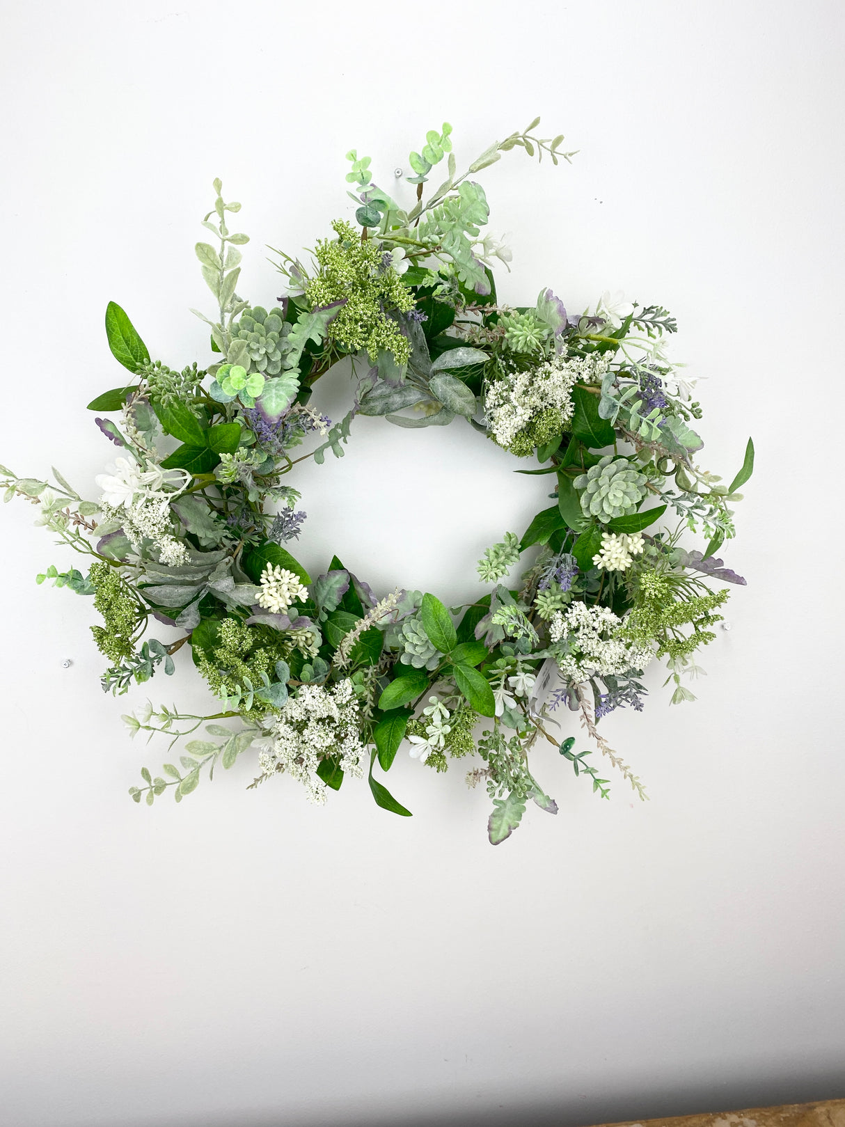 23" Queen Anne Wreath