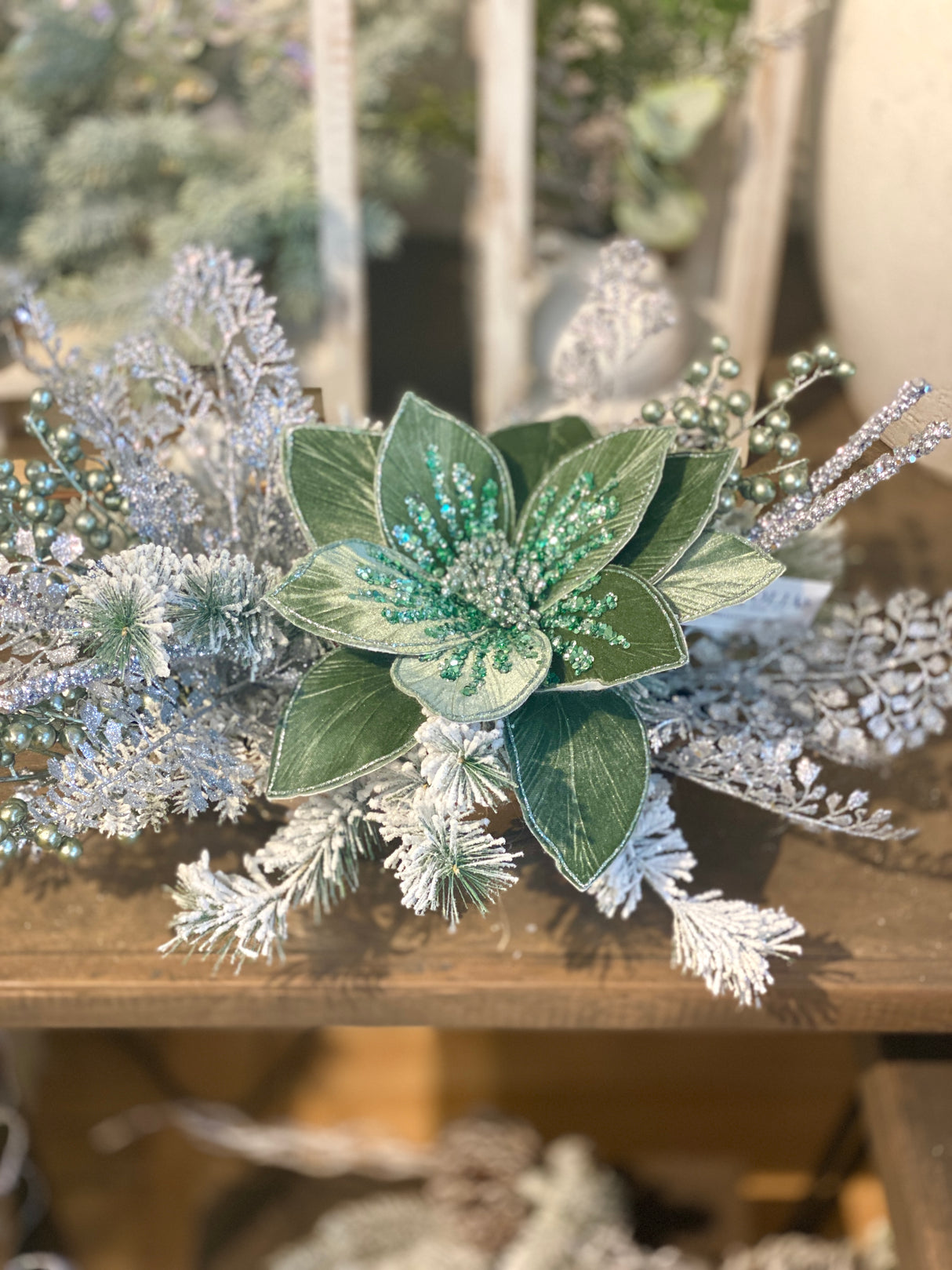 22" Spearmint Frost Centerpiece
