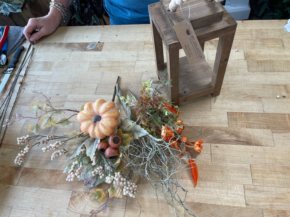 Lantern w/ Pumpkin Accent Swag Kit