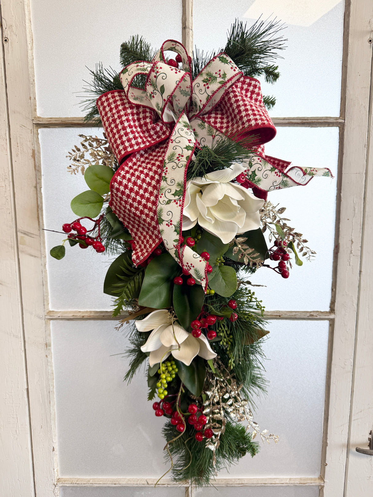 34" Magnolia Christmas Grace Teardrop Swag