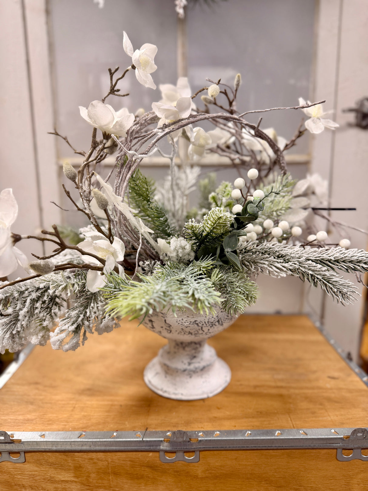 20" Eskimo Kisses Centerpiece
