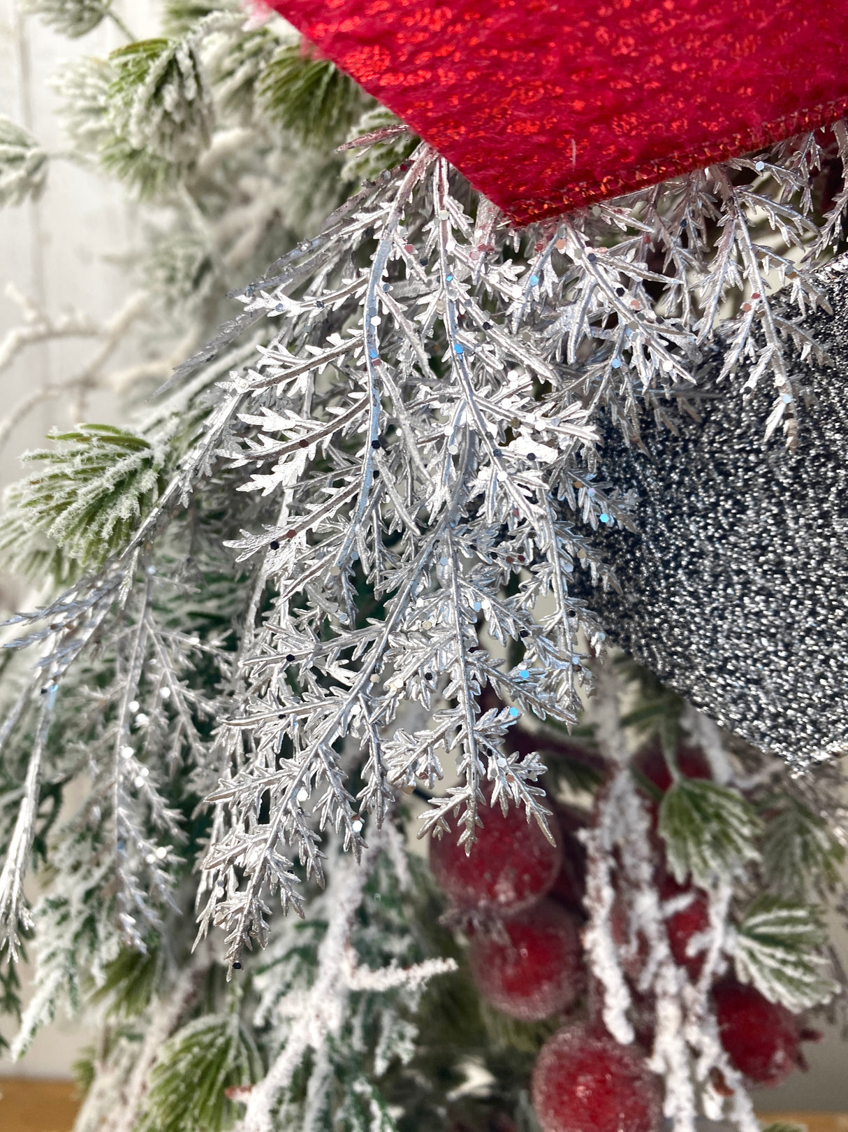 26" Glitz And Shimmer Wreath